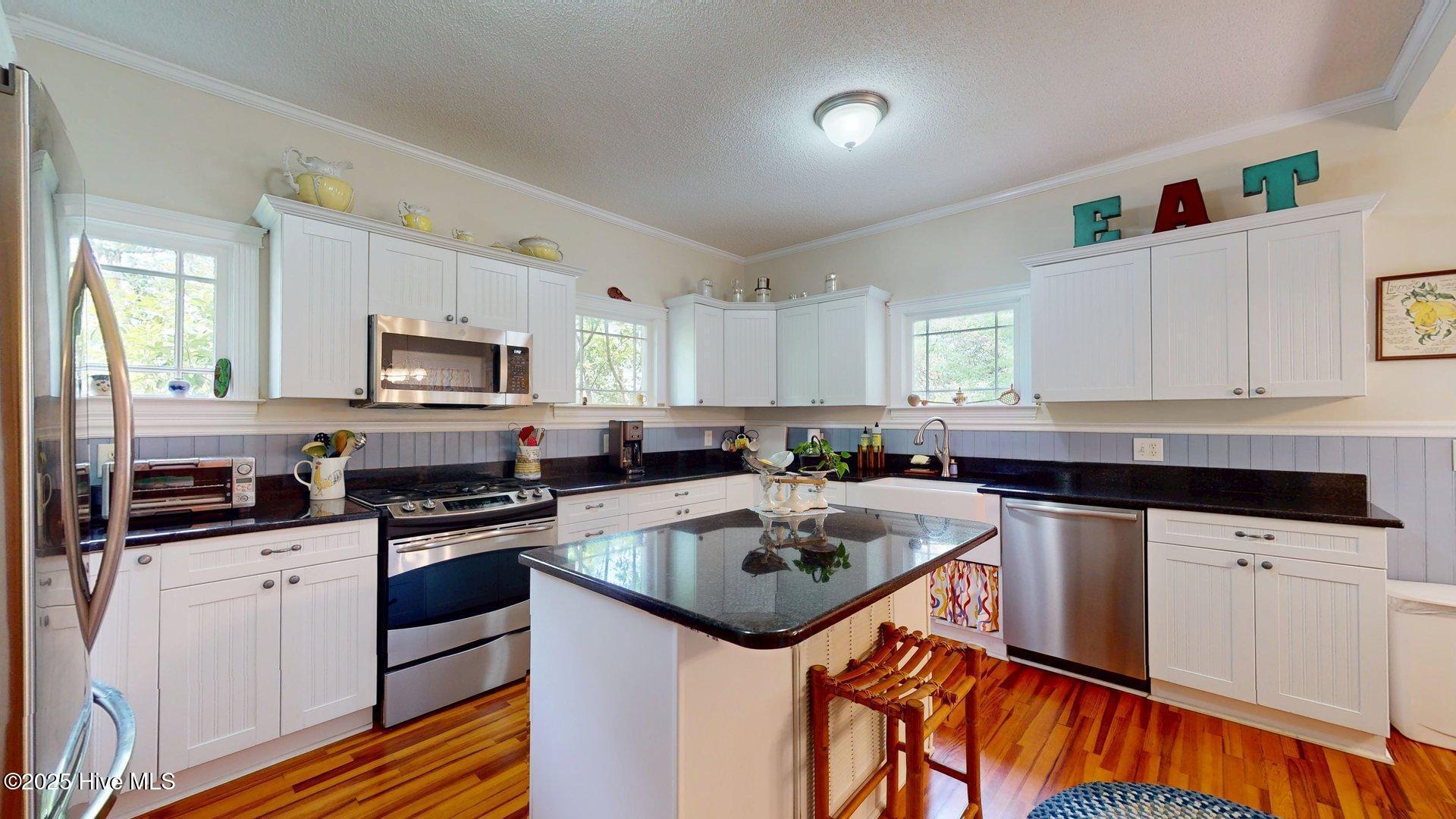 305 E New Hampshire Avenue