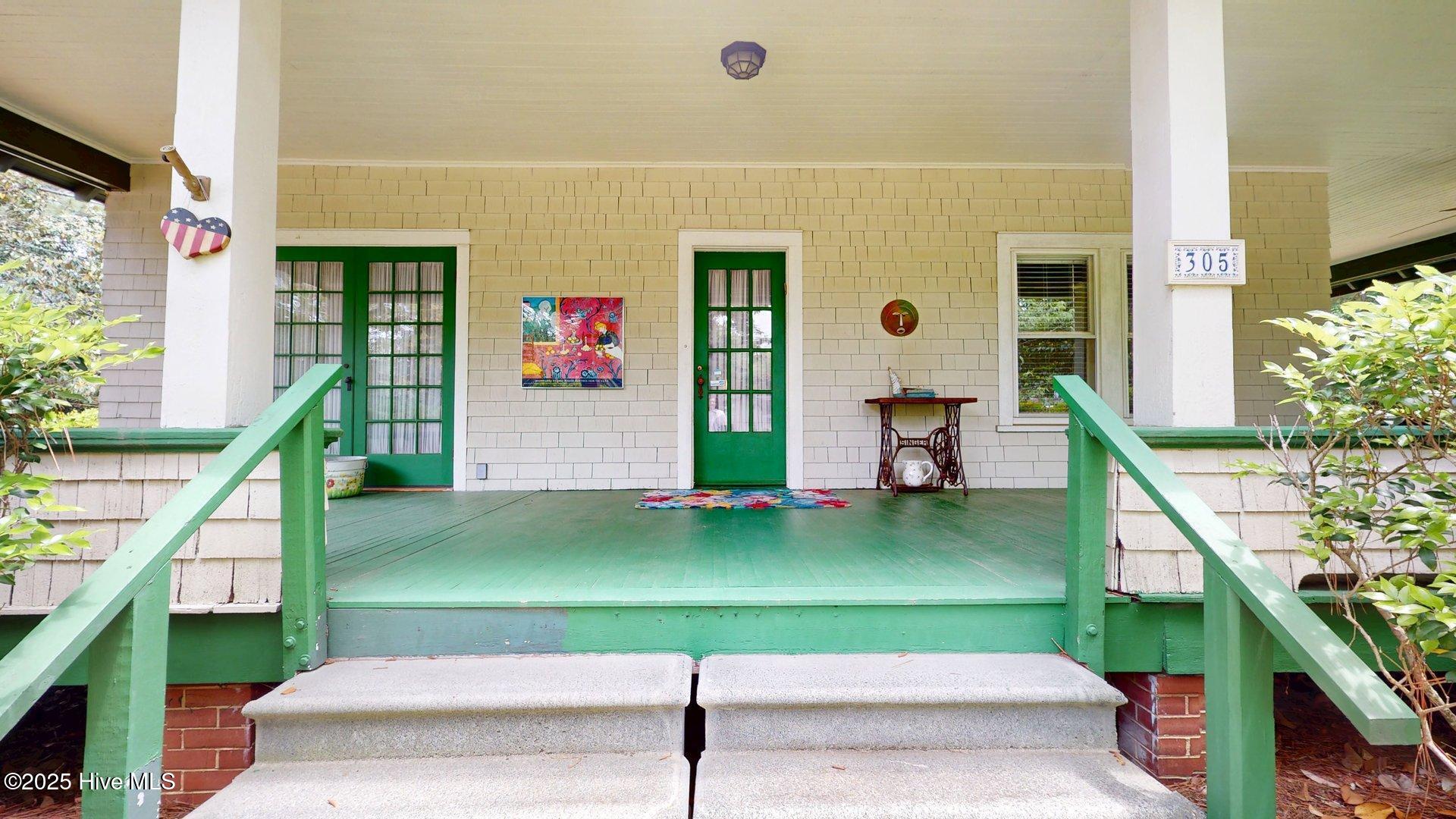 305 E New Hampshire Avenue