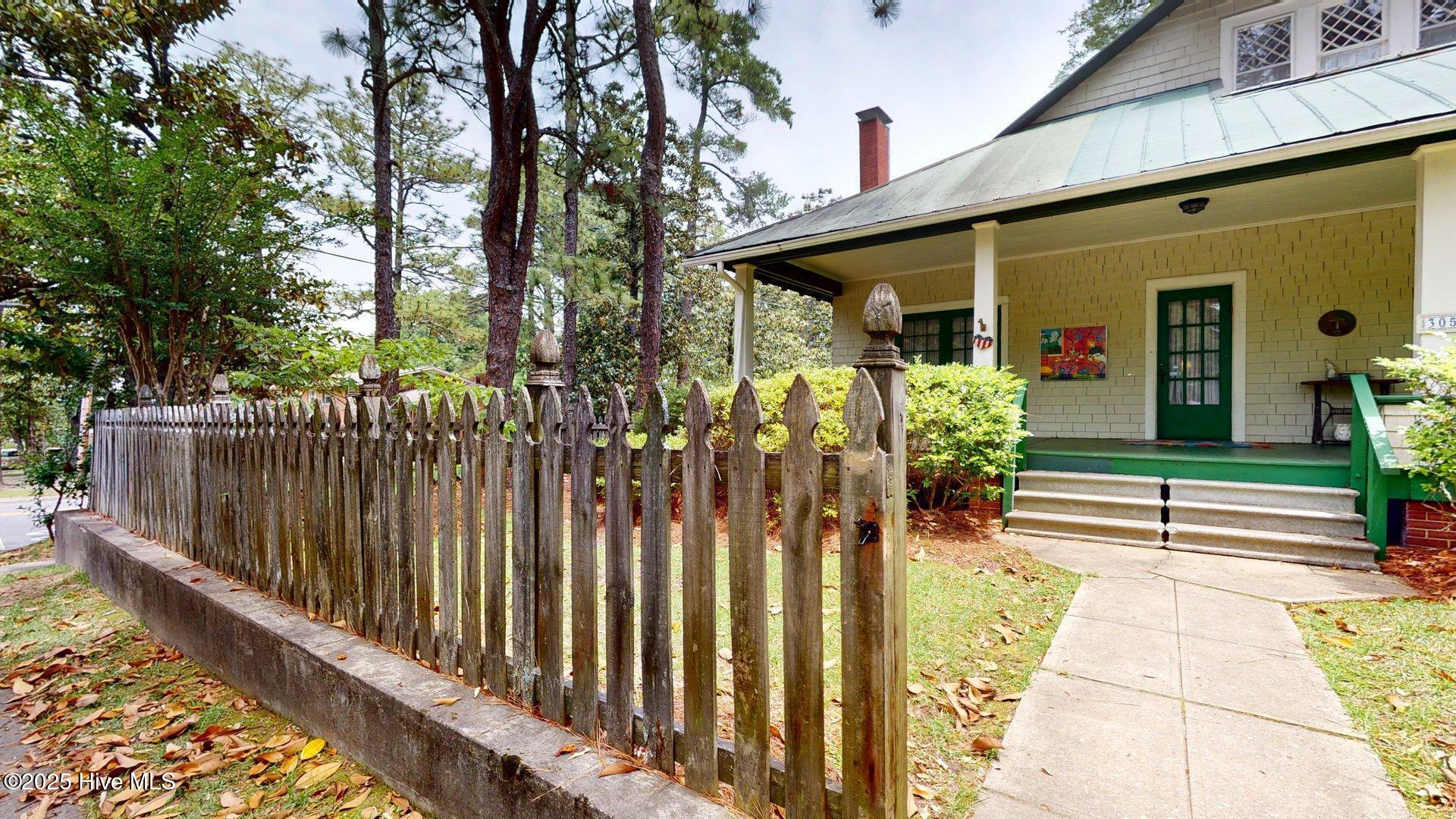 305 E New Hampshire Avenue