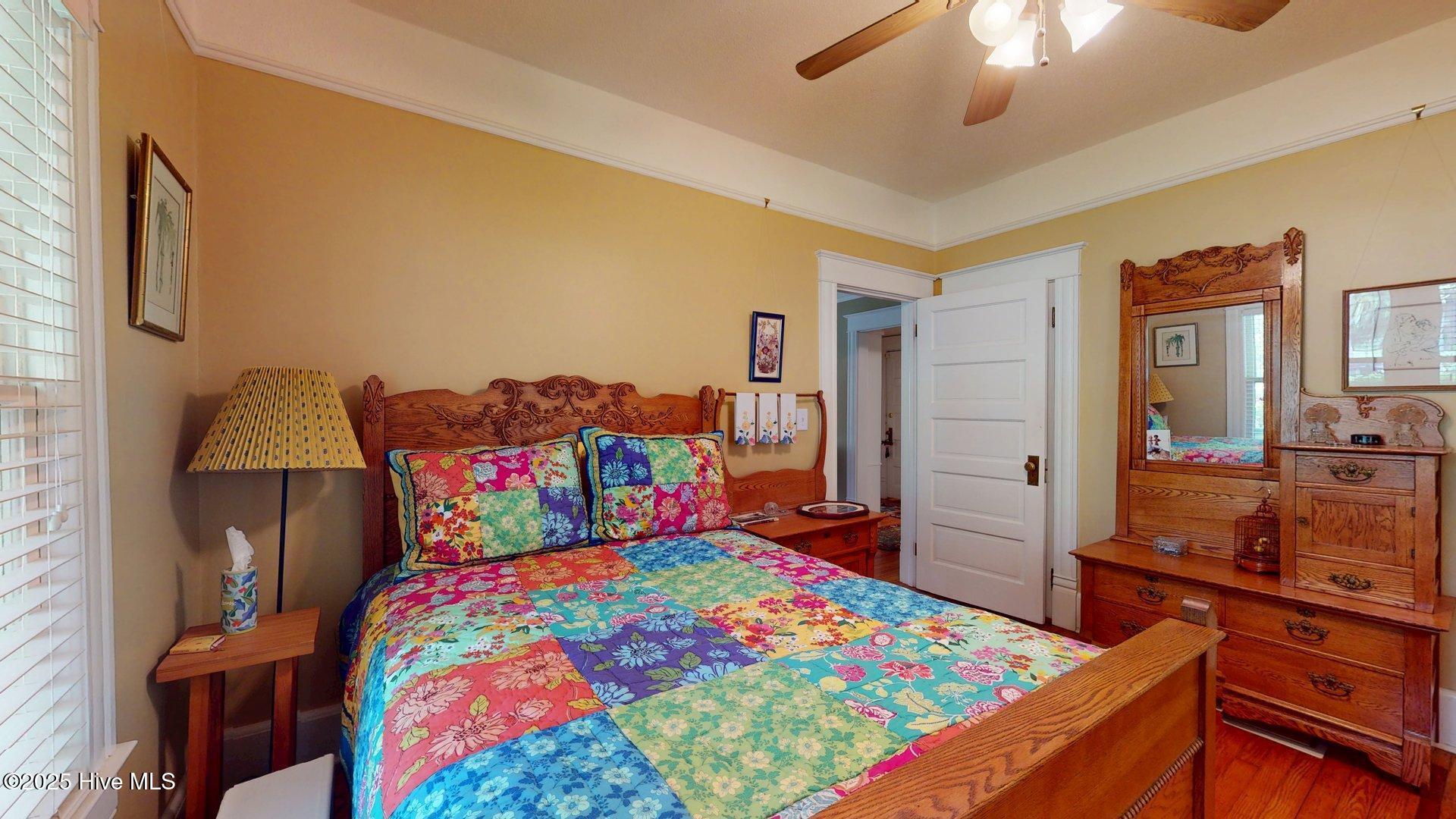 305 E New Hampshire Avenue