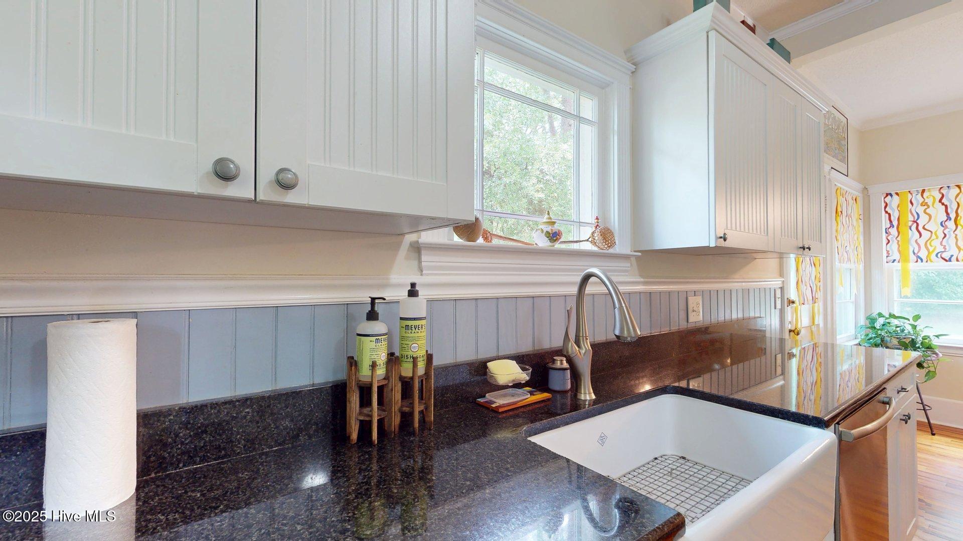 305 E New Hampshire Avenue