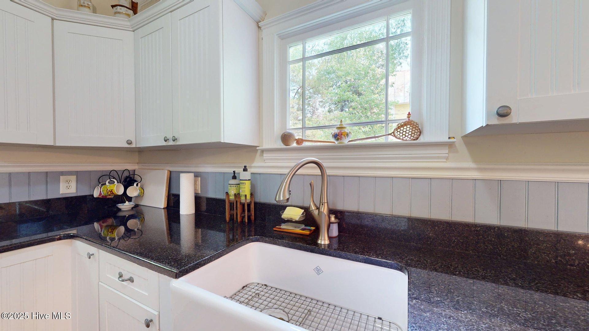 305 E New Hampshire Avenue