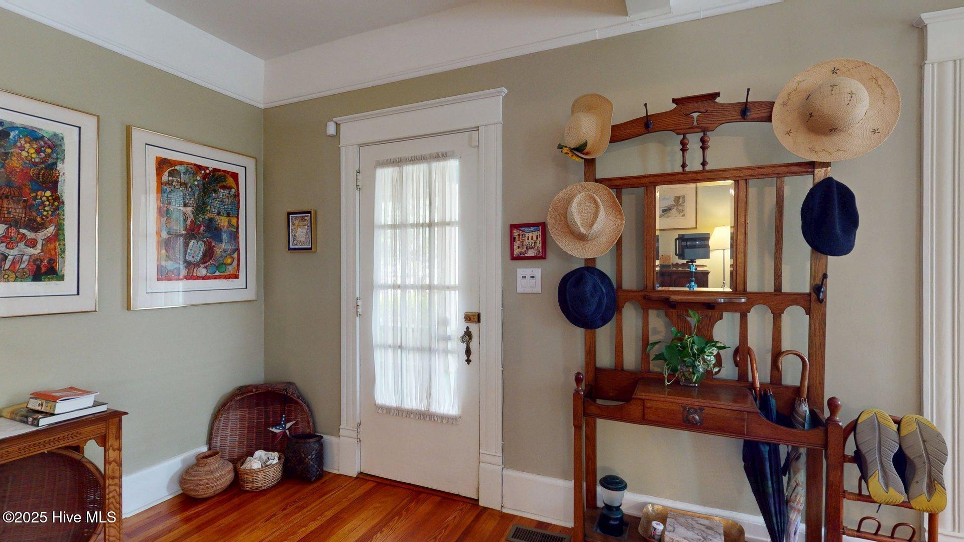 305 E New Hampshire Avenue