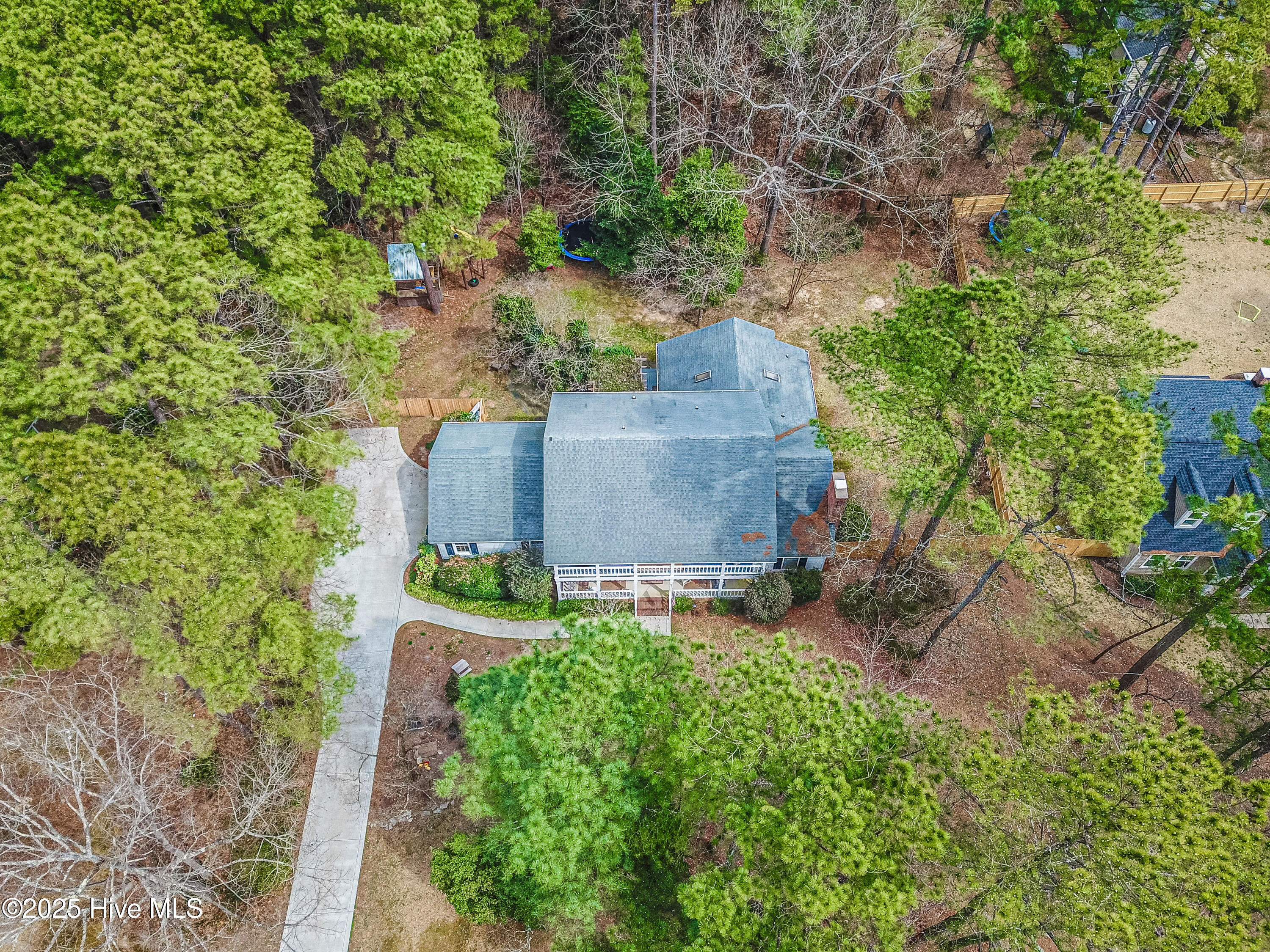 485 E Hedgelawn Way