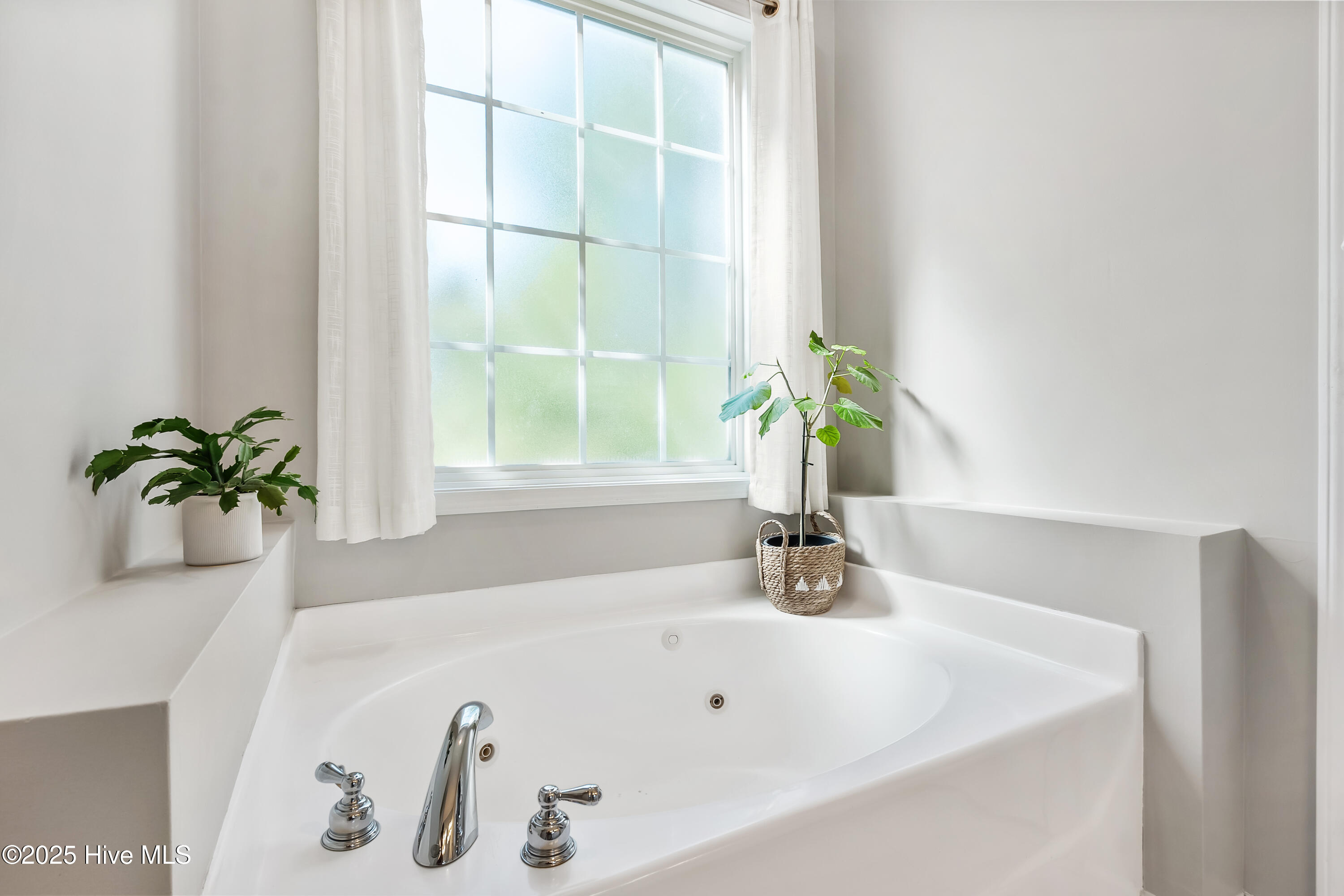 190 Diamondhead Drive S