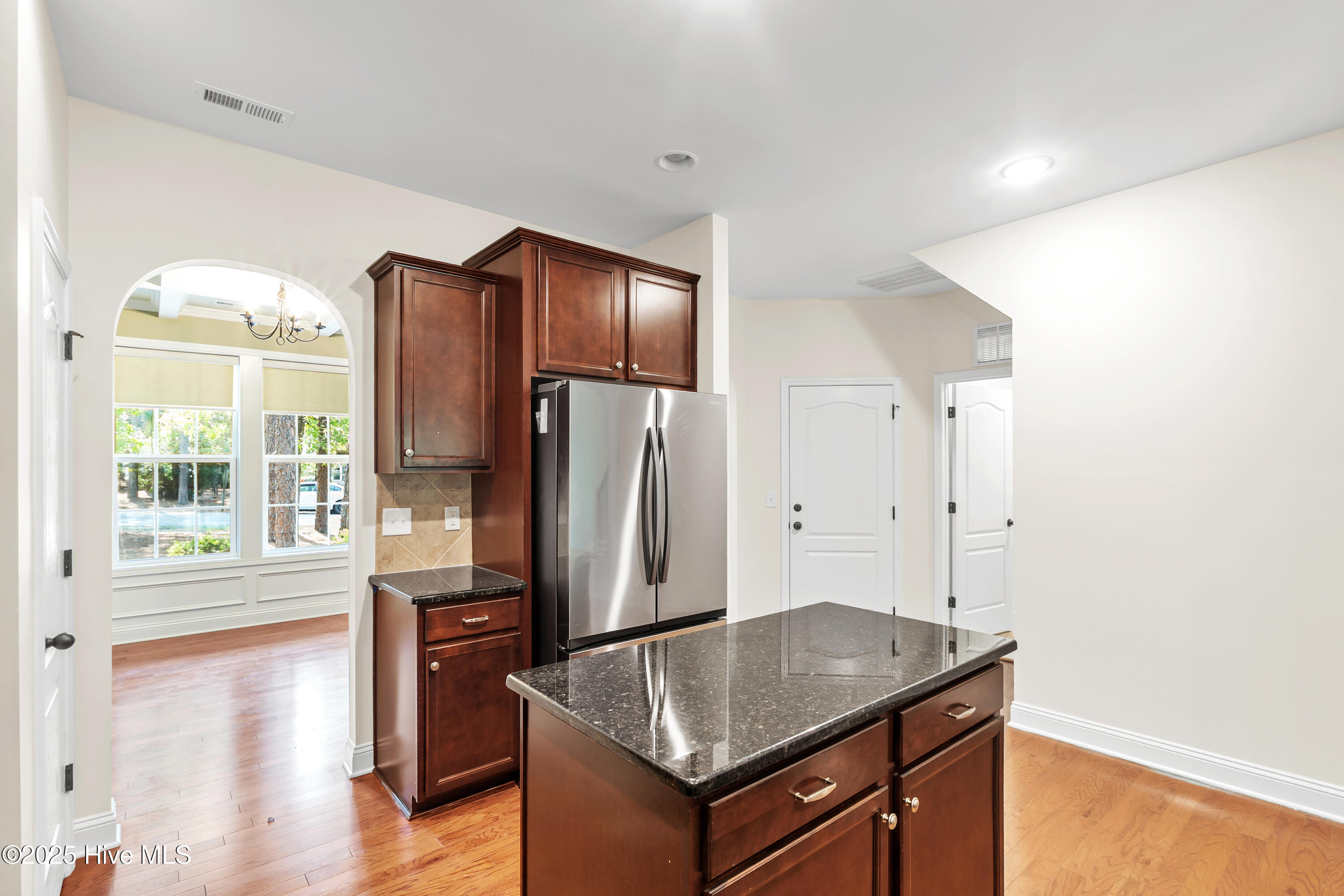 1 Catalpa Lane N