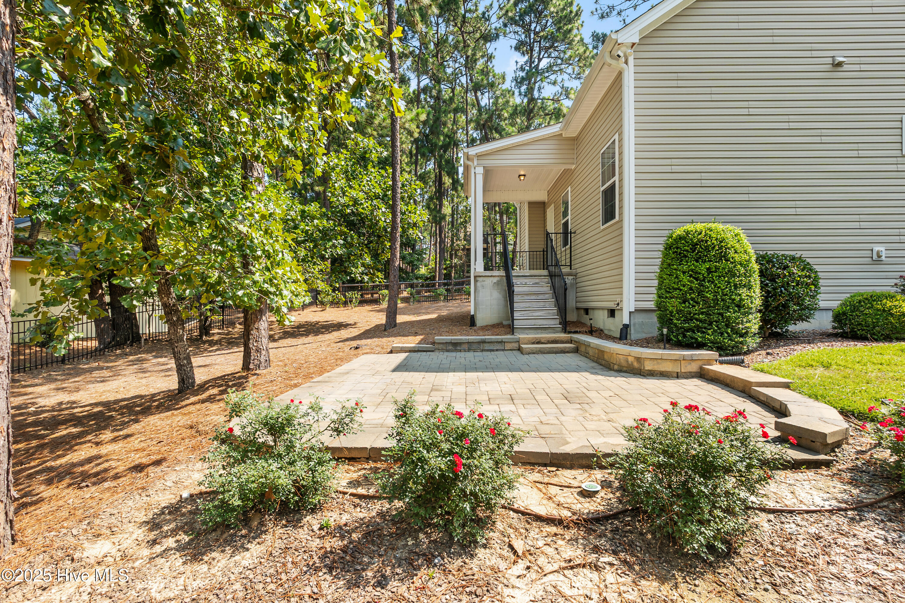 1 Catalpa Lane N