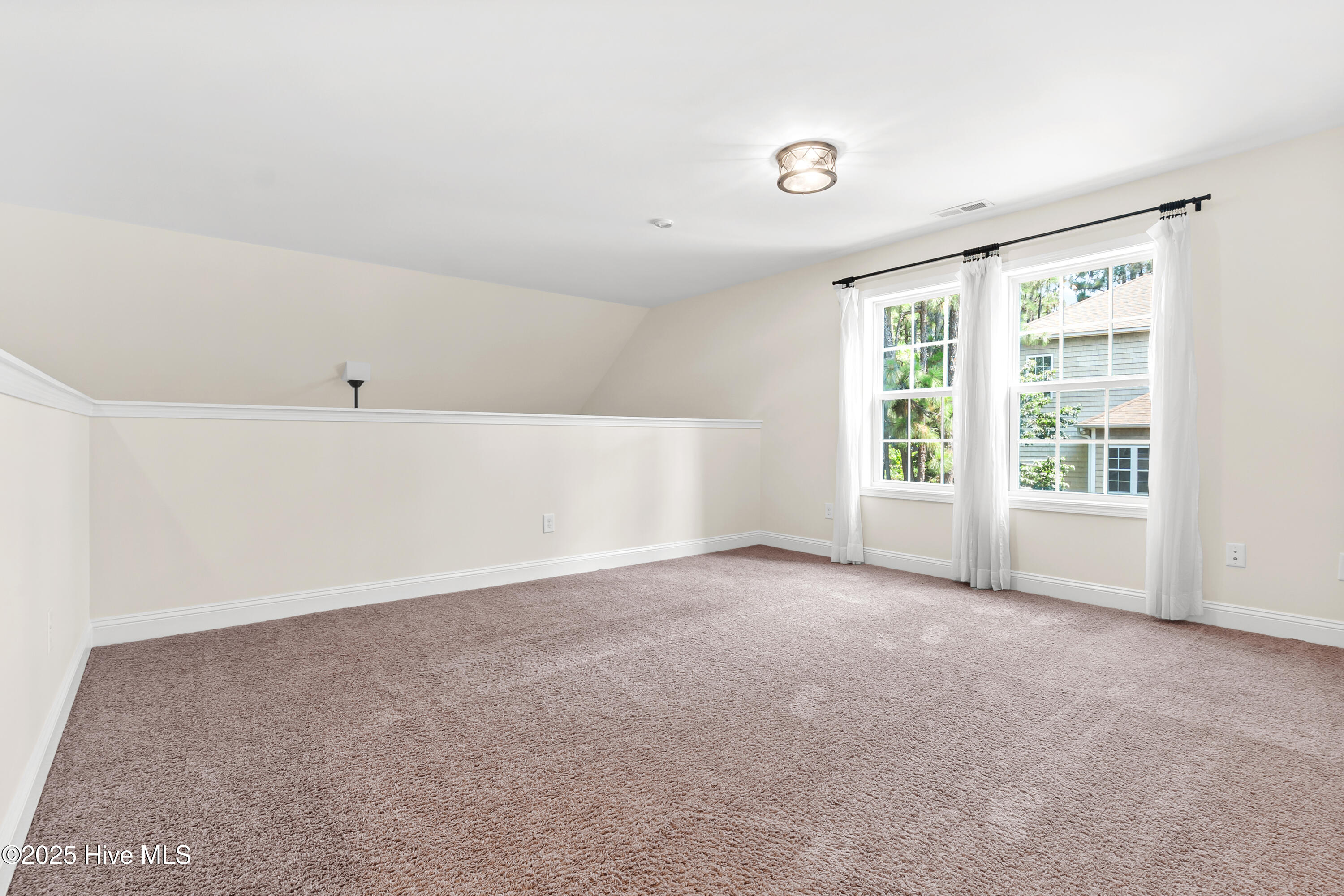 1 Catalpa Lane N