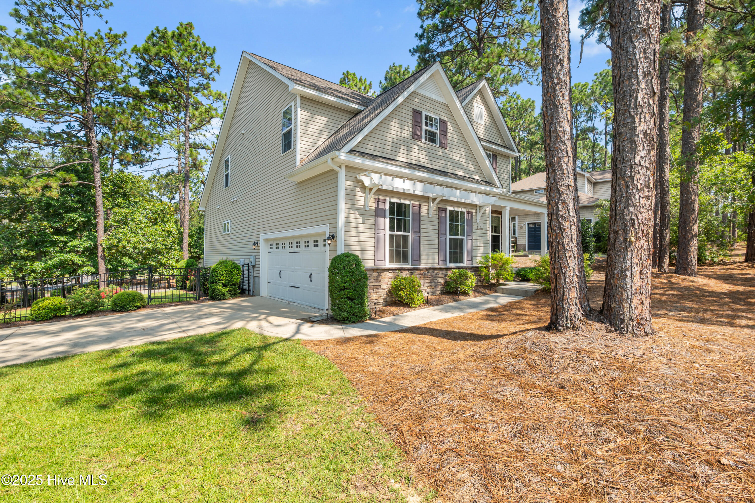 1 Catalpa Lane N