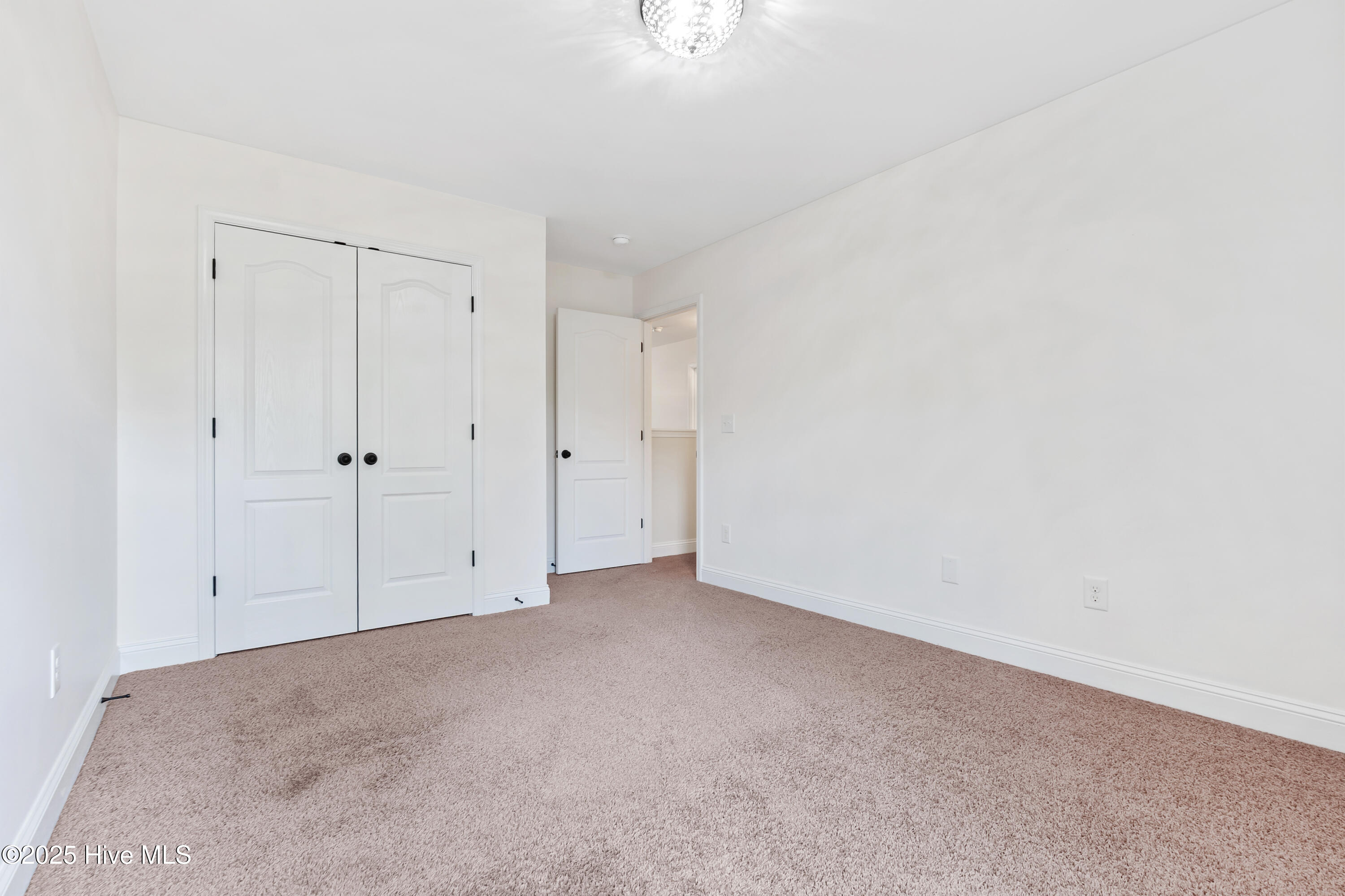 1 Catalpa Lane N