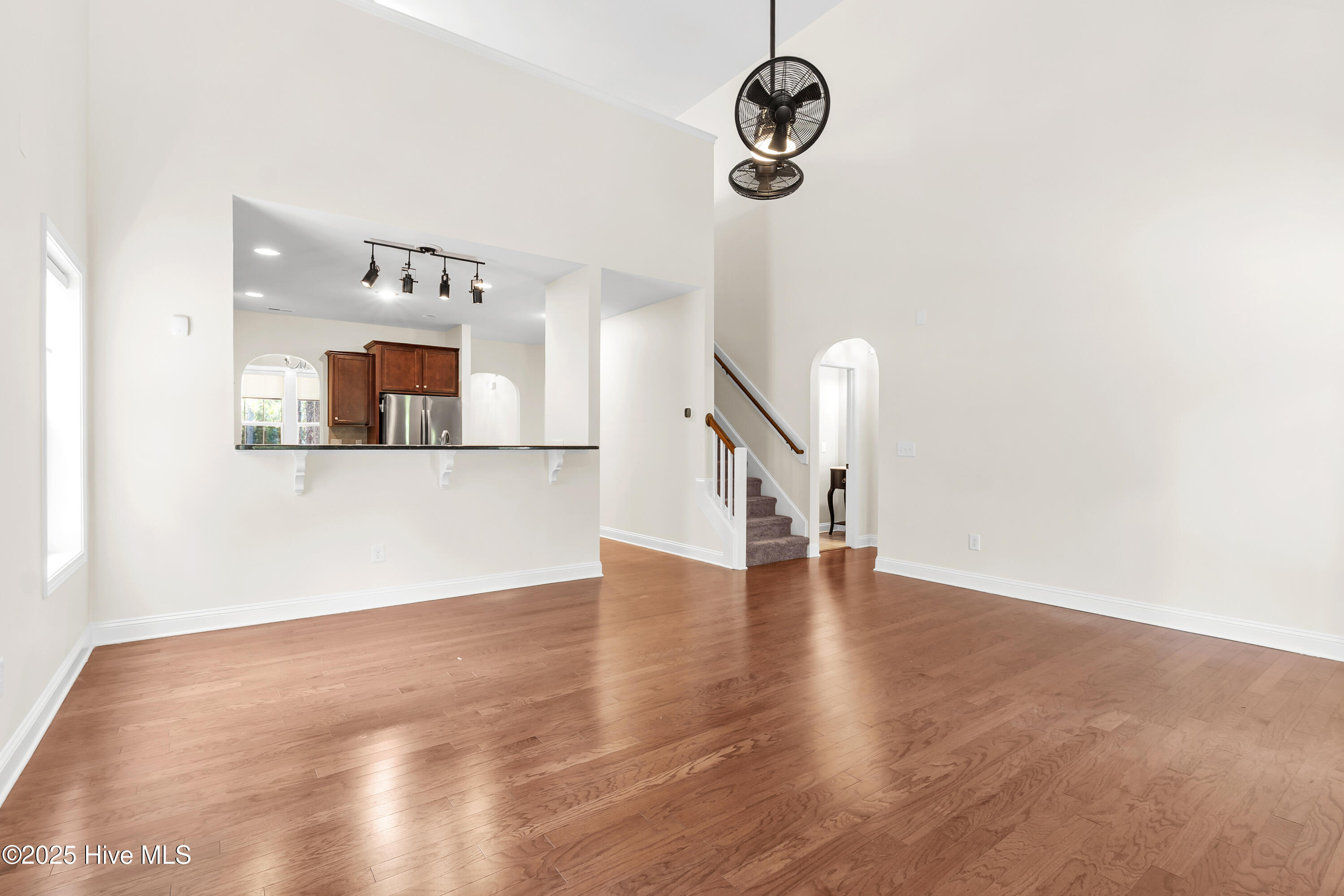 1 Catalpa Lane N