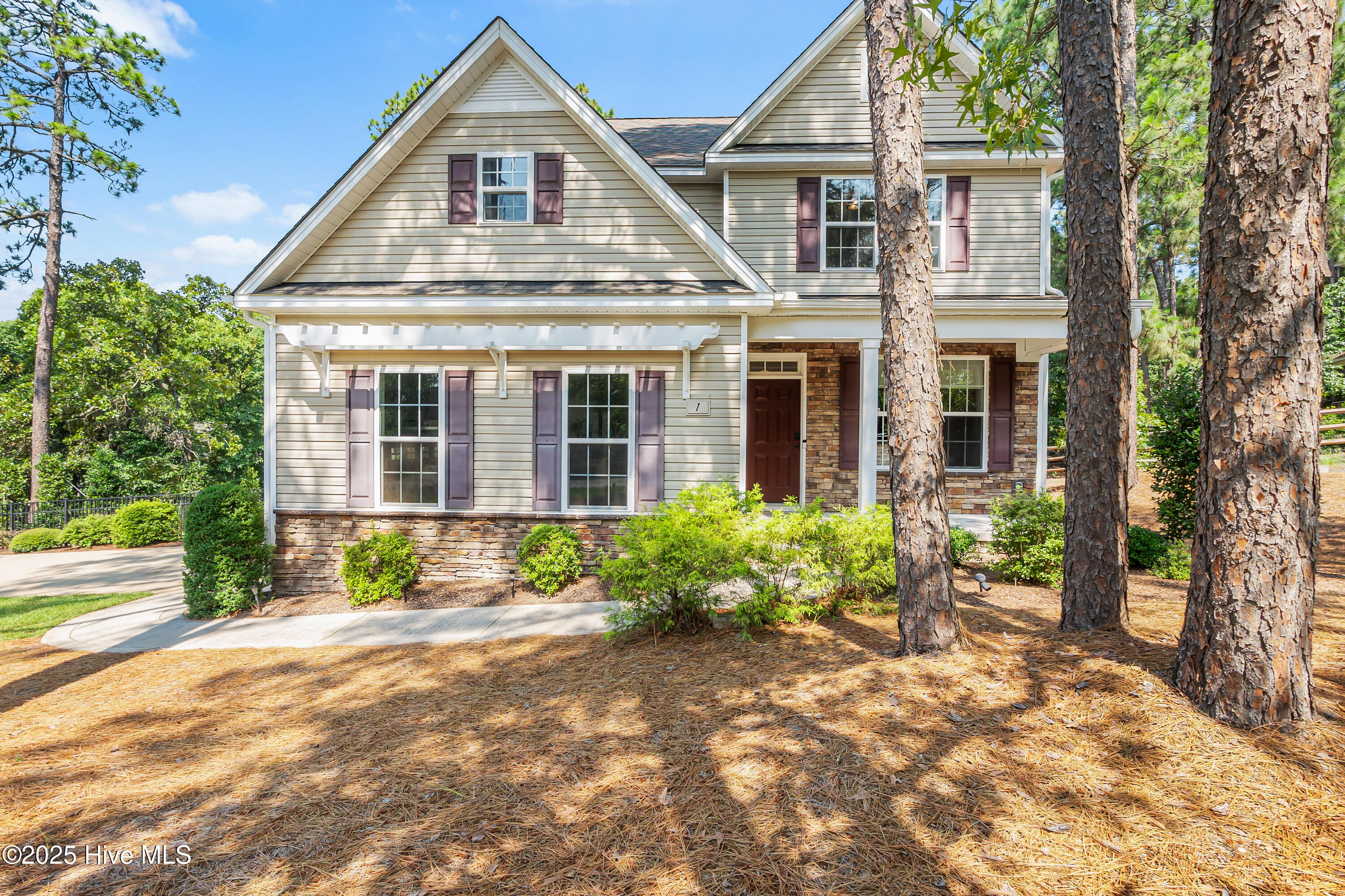 1 Catalpa Lane N