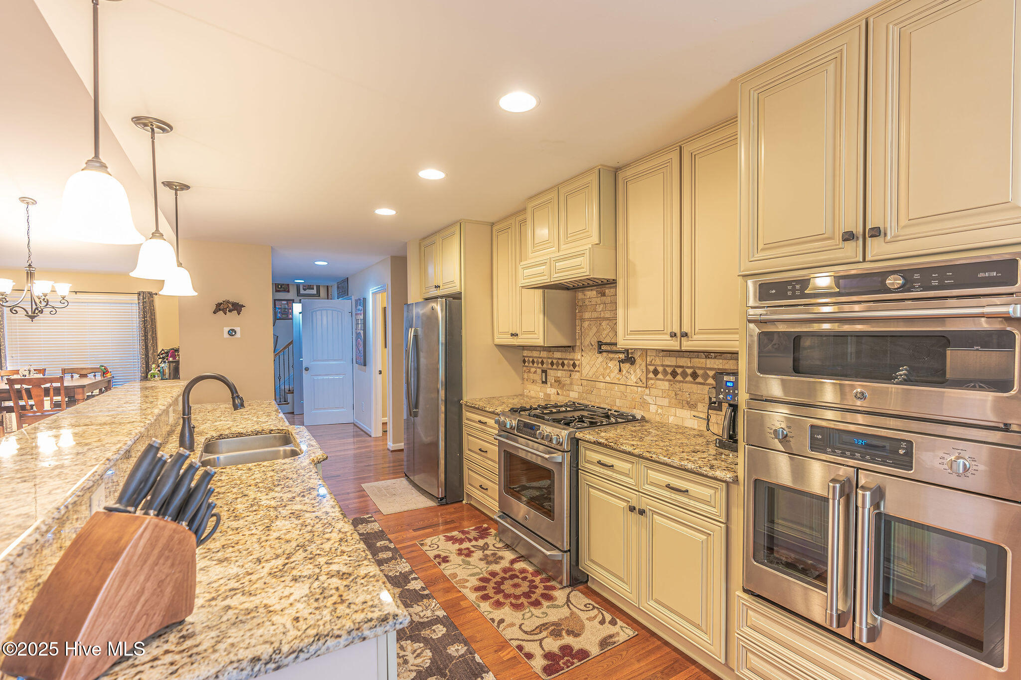 25 Lake View Drive E