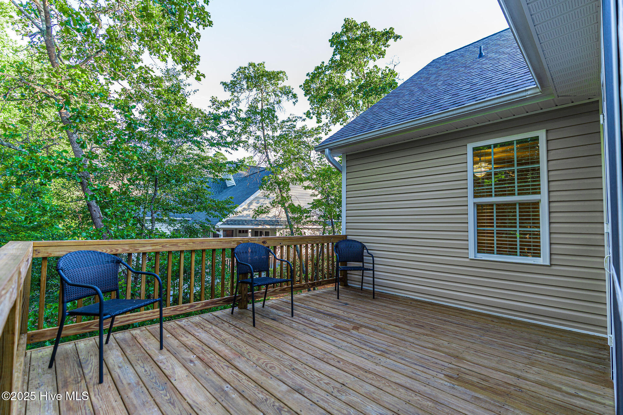 25 Lake View Drive E