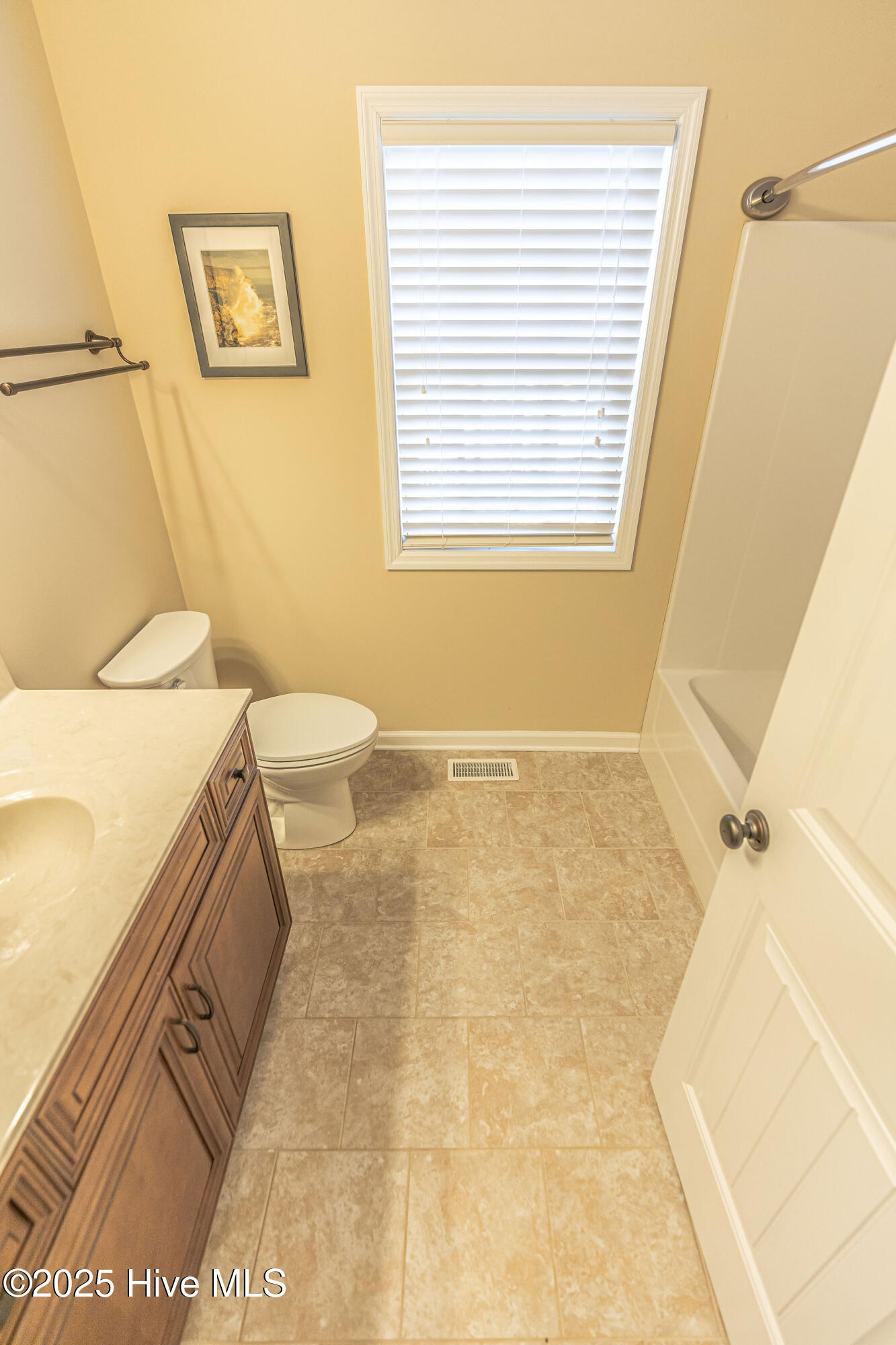 25 Lake View Drive E