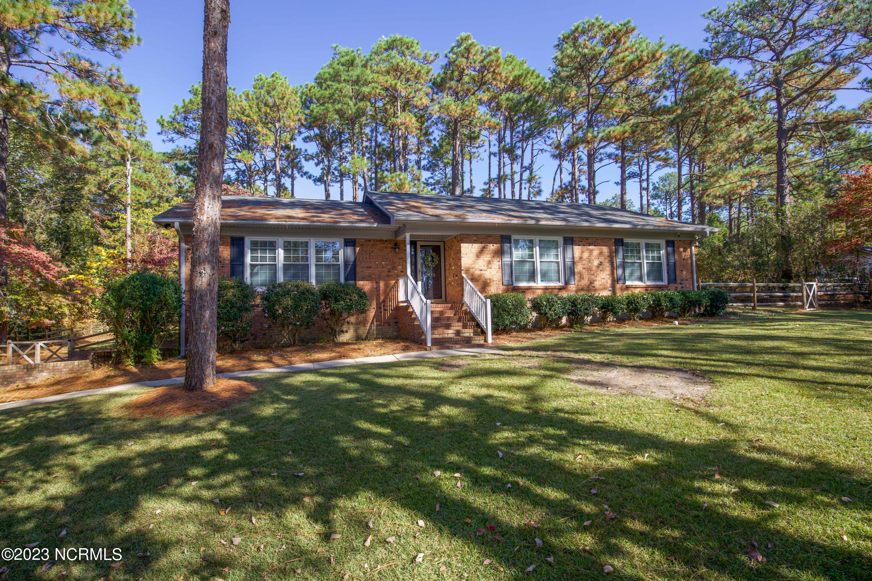 209 Selkirk Trail