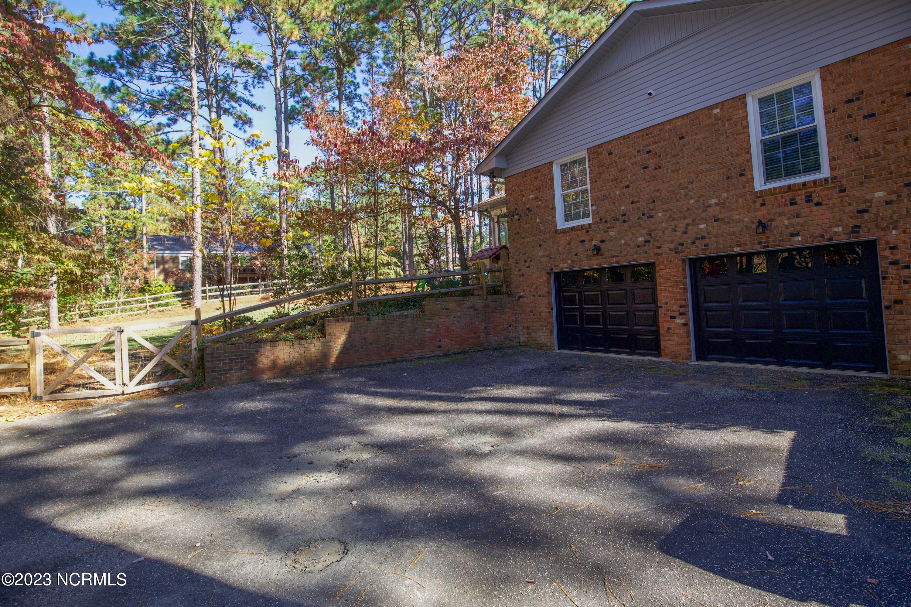 209 Selkirk Trail
