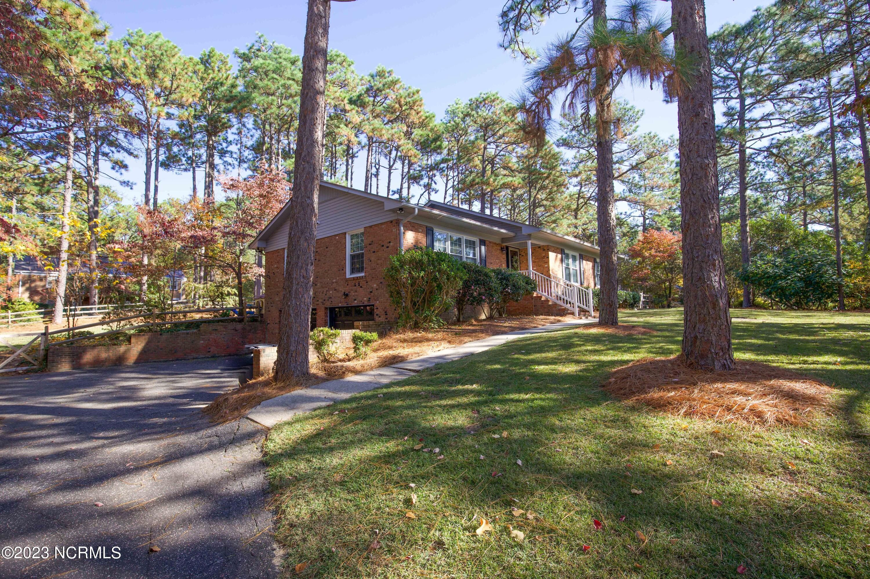 209 Selkirk Trail