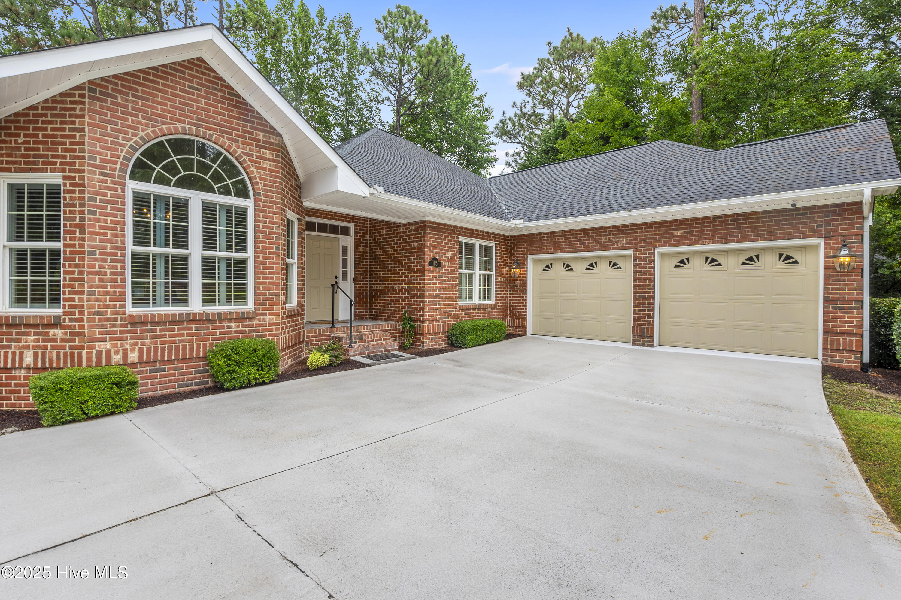 115 Lake Forest Drive SW