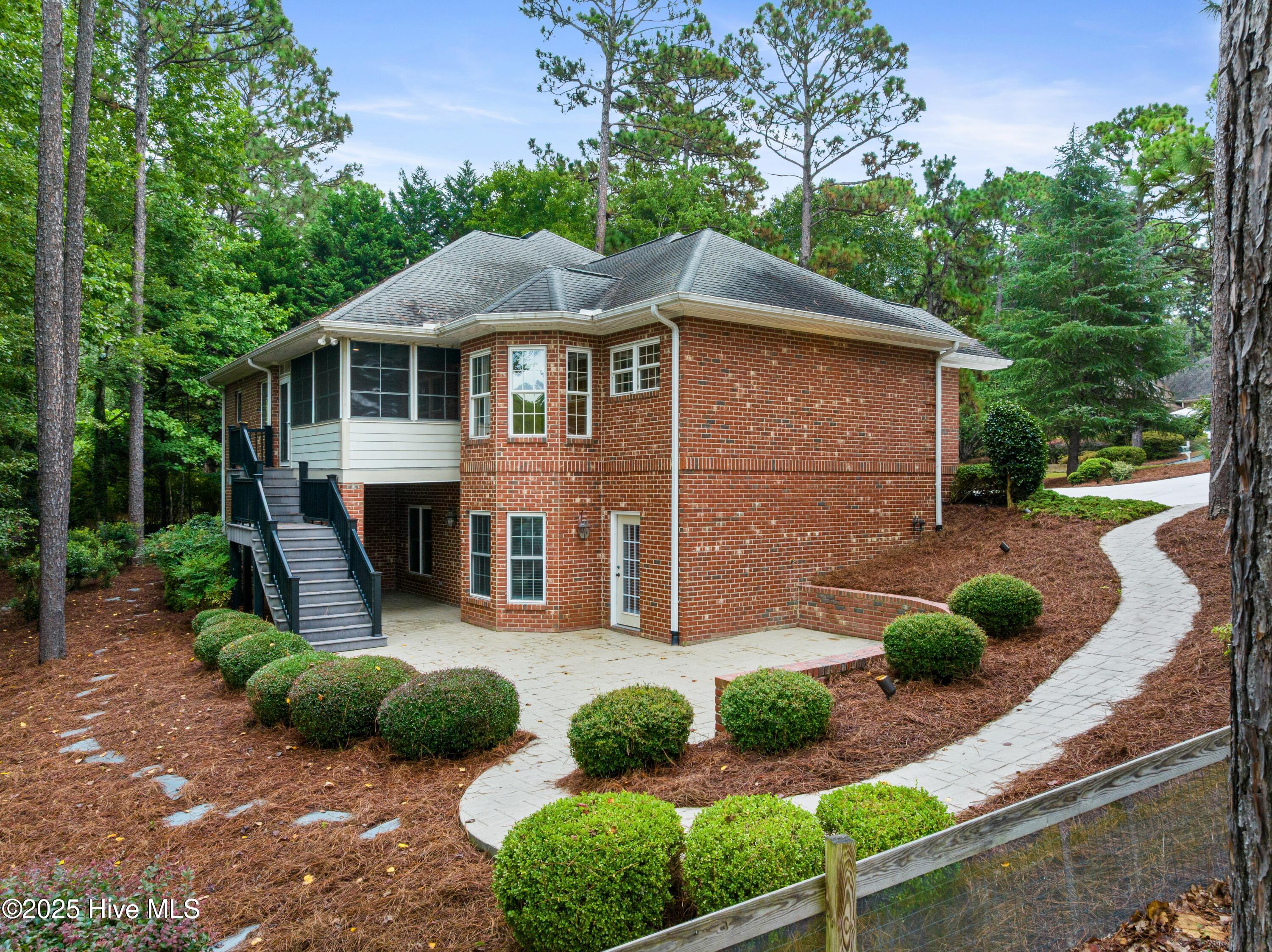 115 Lake Forest Drive SW