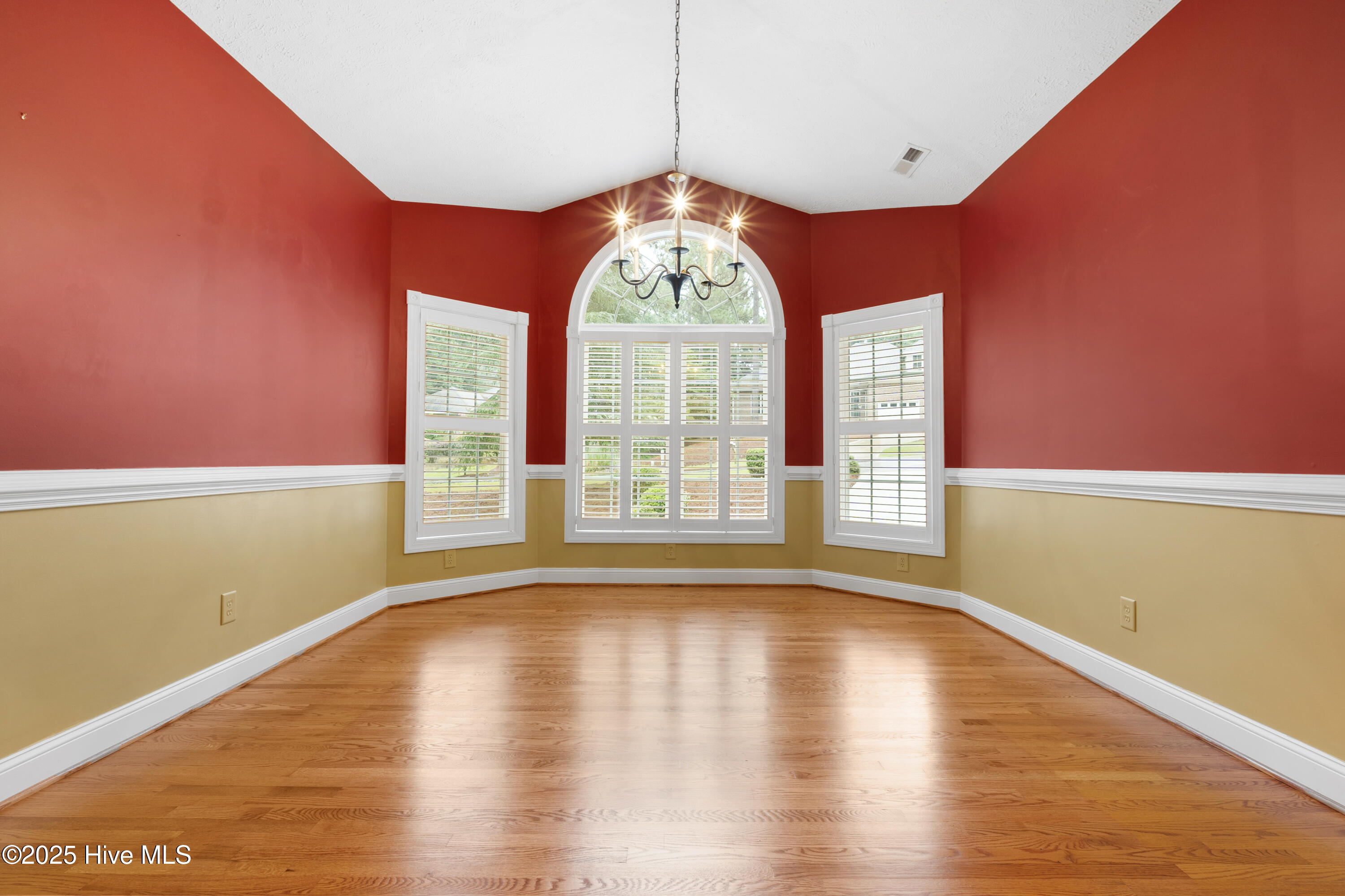 115 Lake Forest Drive SW