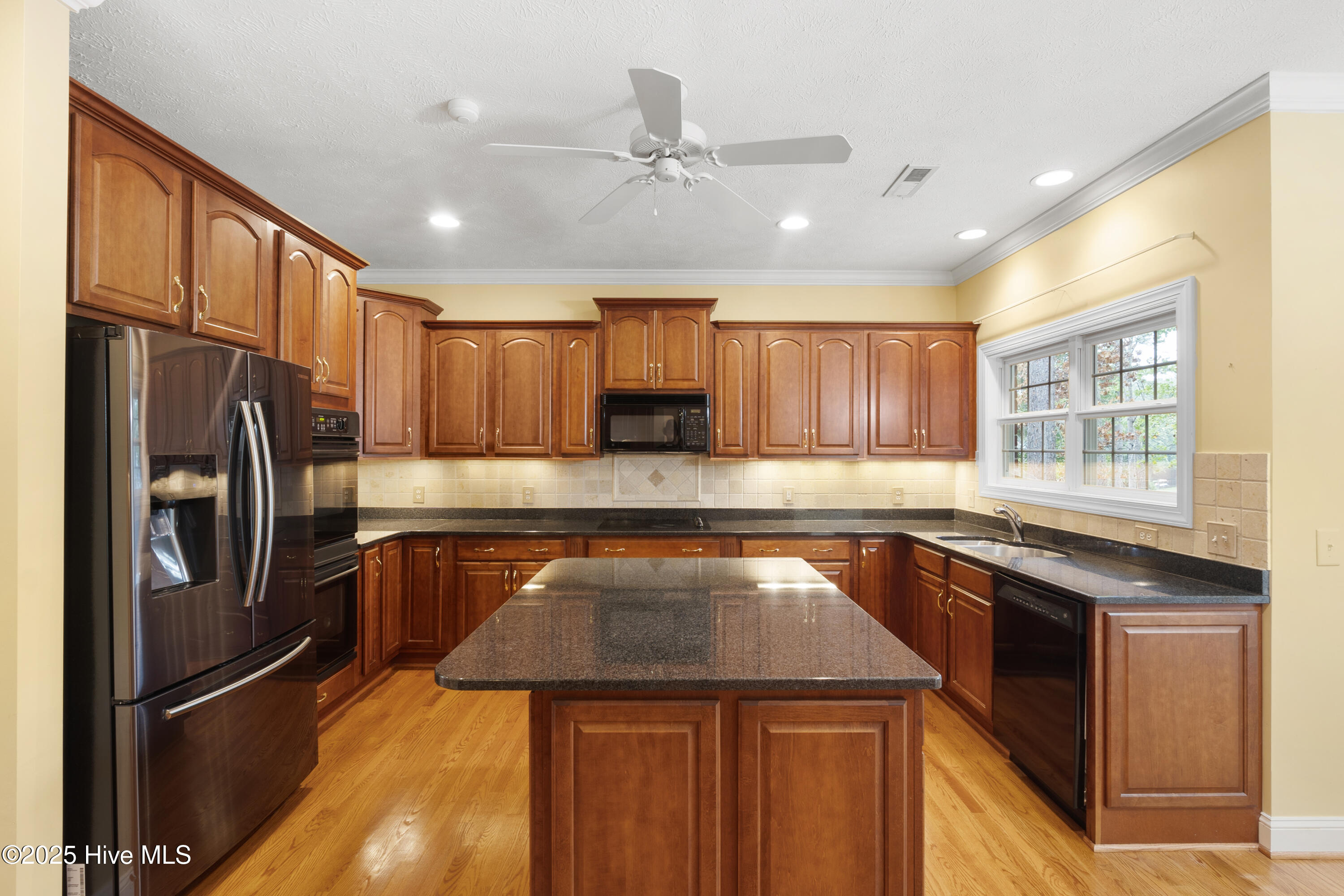 115 Lake Forest Drive SW