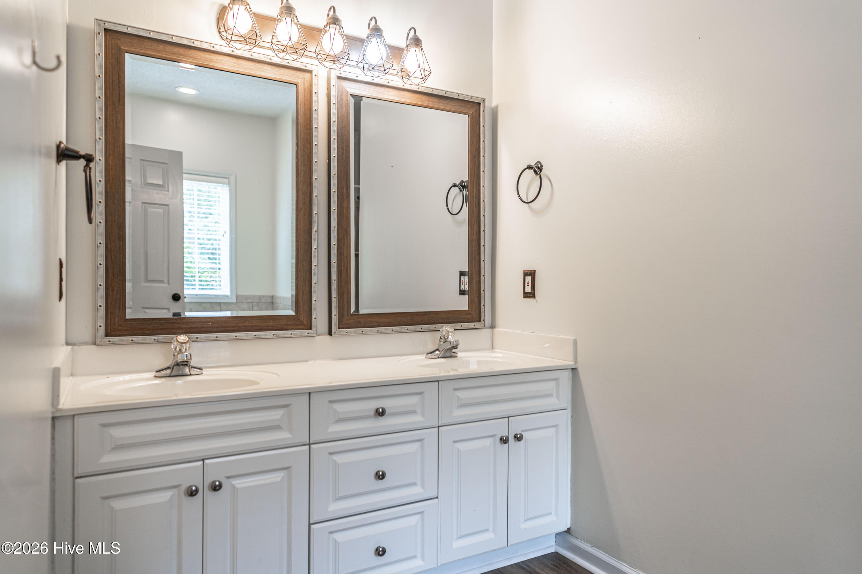 1110 Devonshire Trail