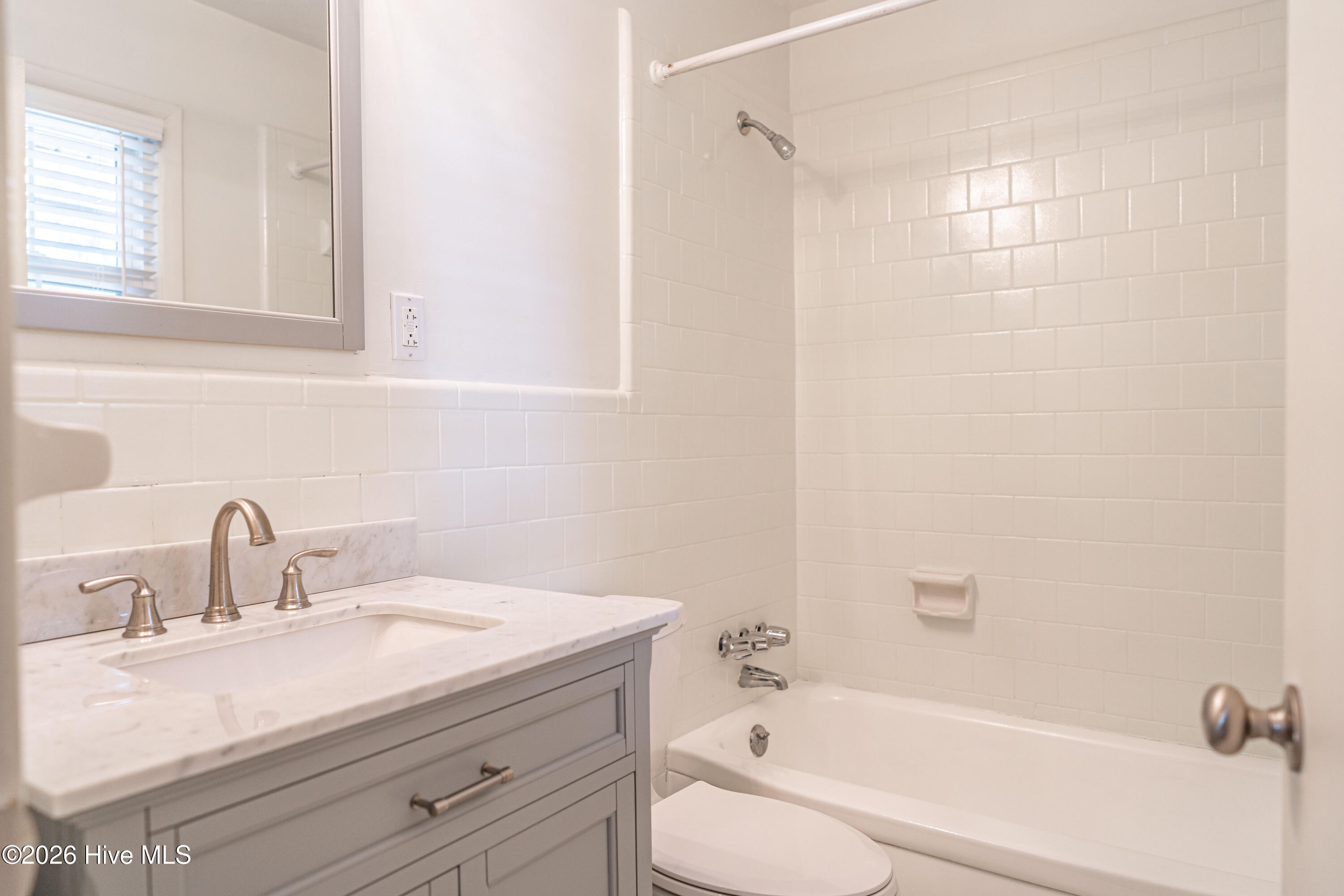 160 W Delaware Avenue