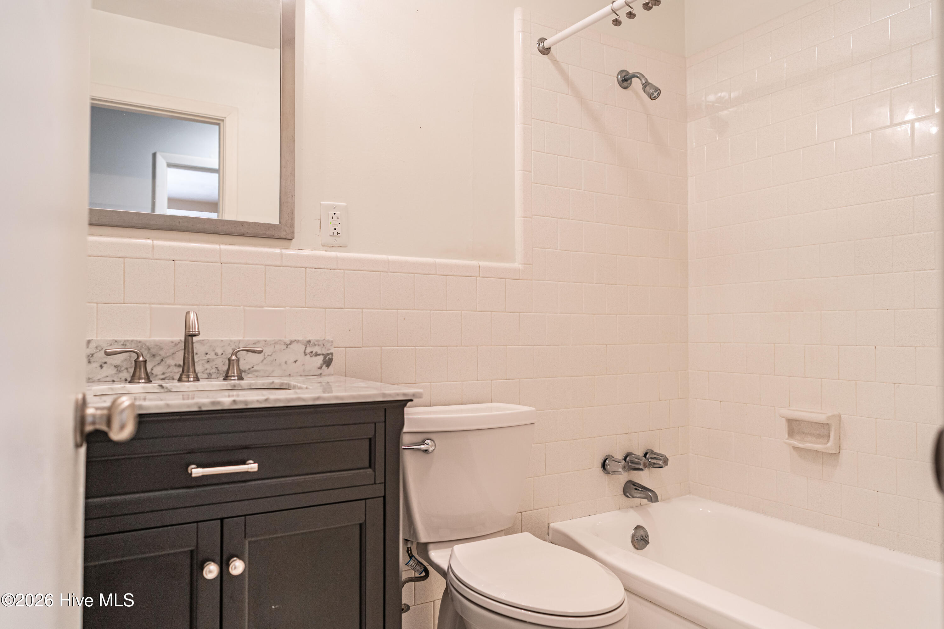 160 W Delaware Avenue