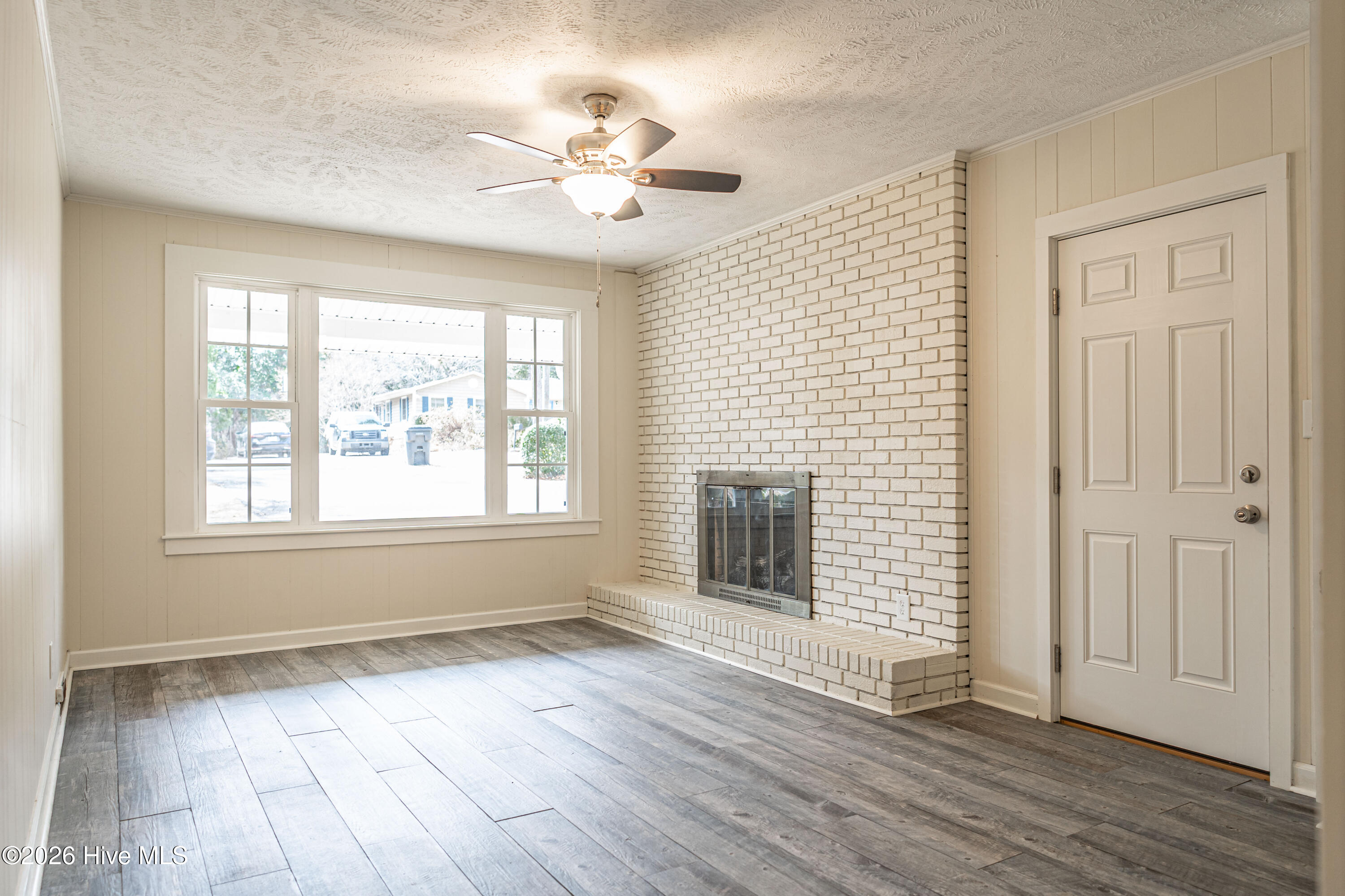 160 W Delaware Avenue