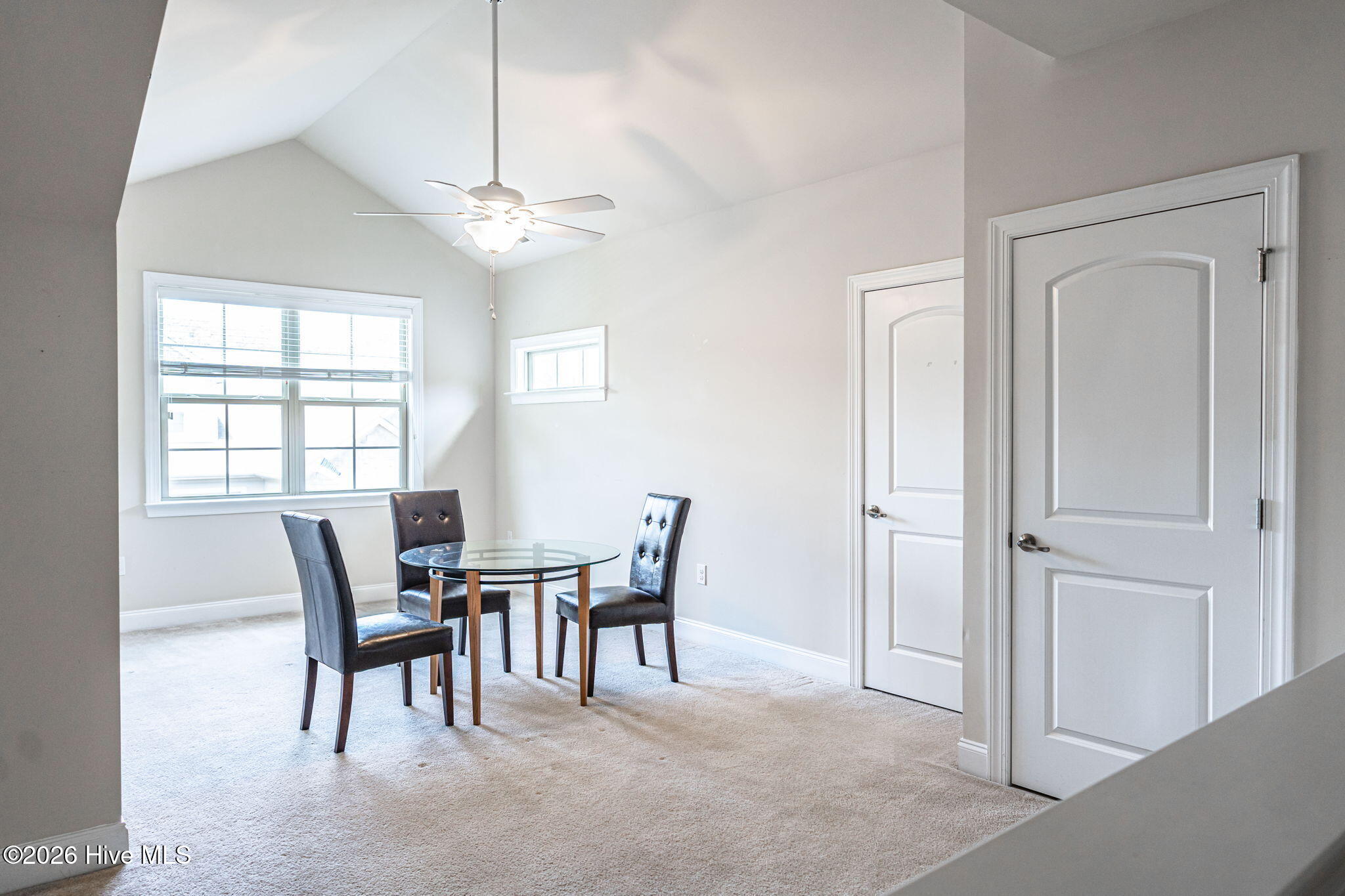 107 W Chelsea Court