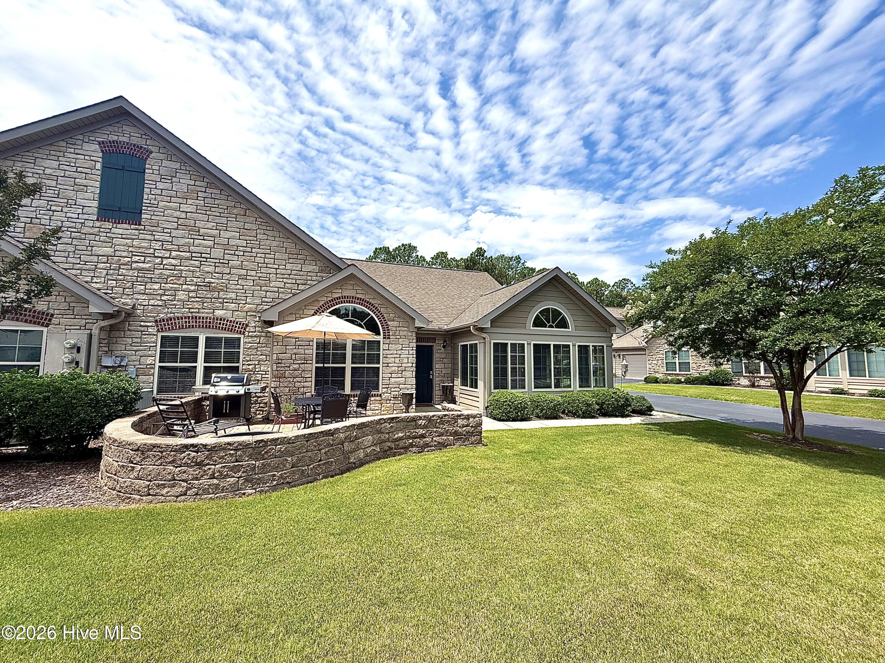 107 W Chelsea Court