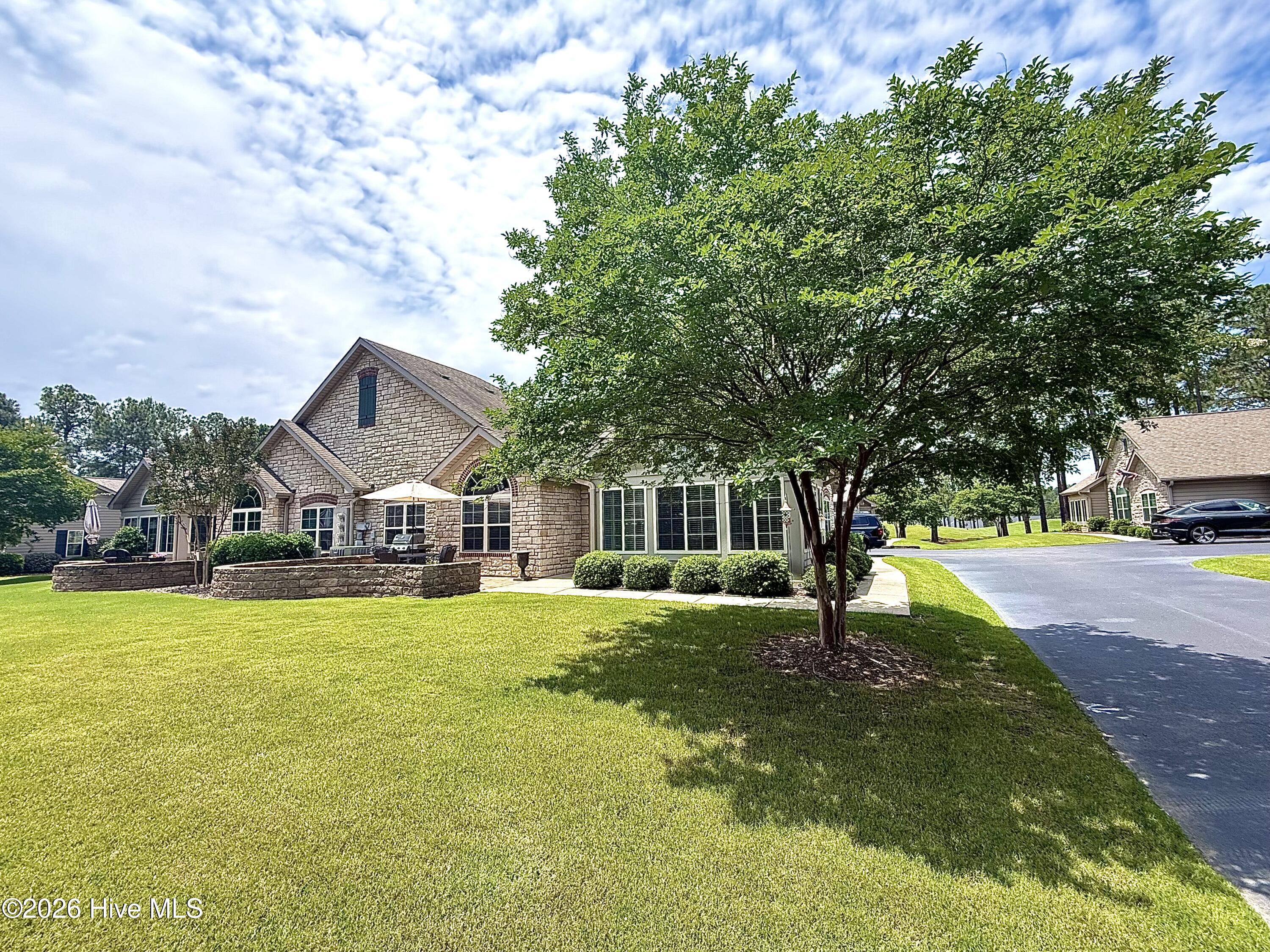 107 W Chelsea Court