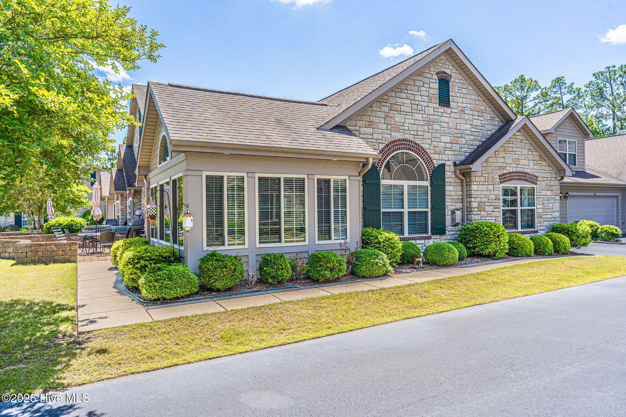 107 W Chelsea Court