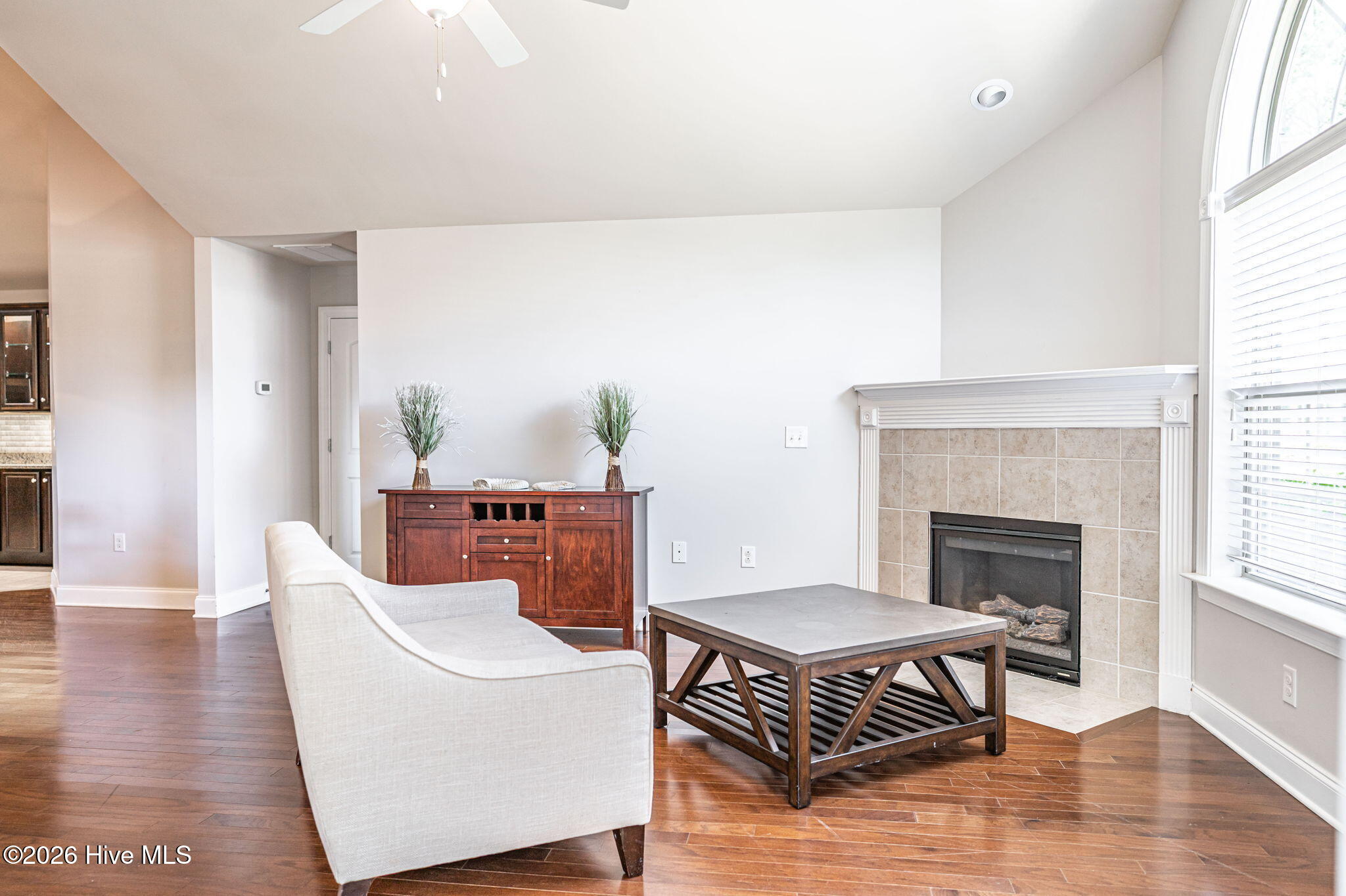 107 W Chelsea Court