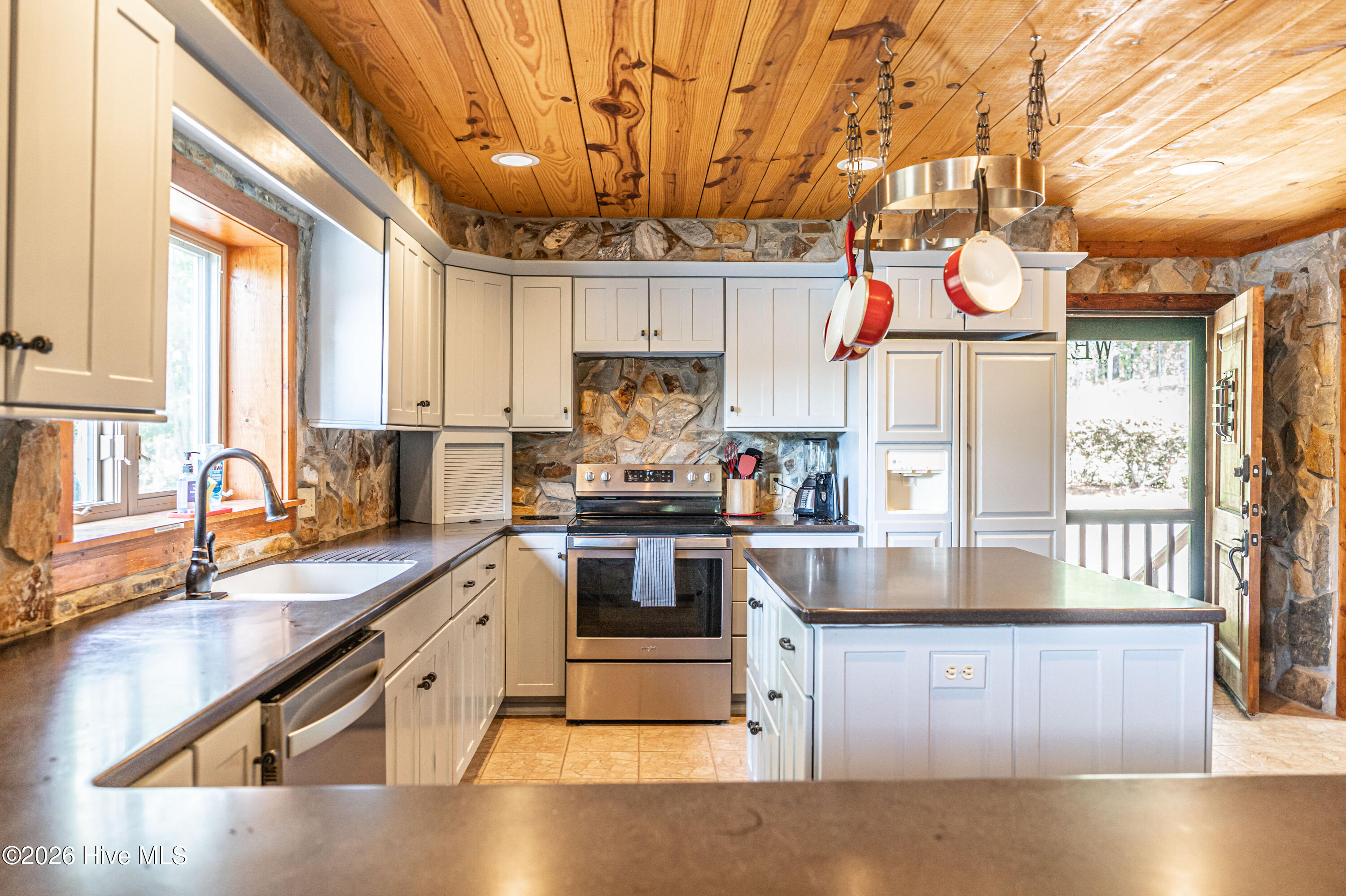 105 Lakewood Drive
