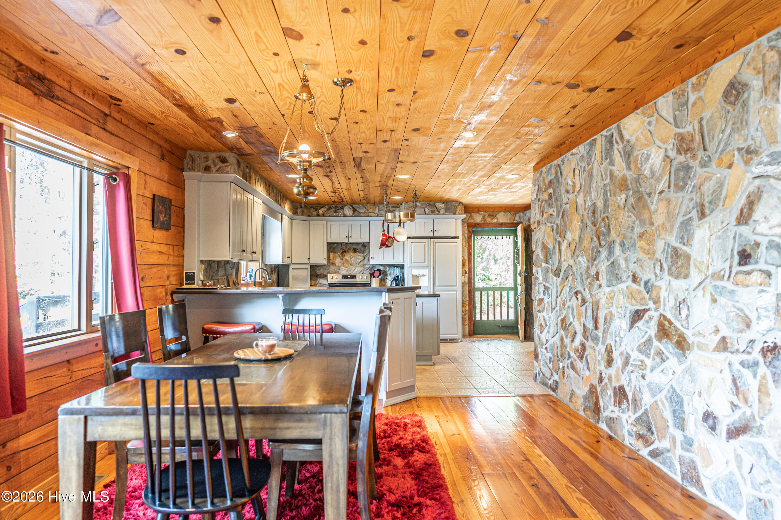 105 Lakewood Drive