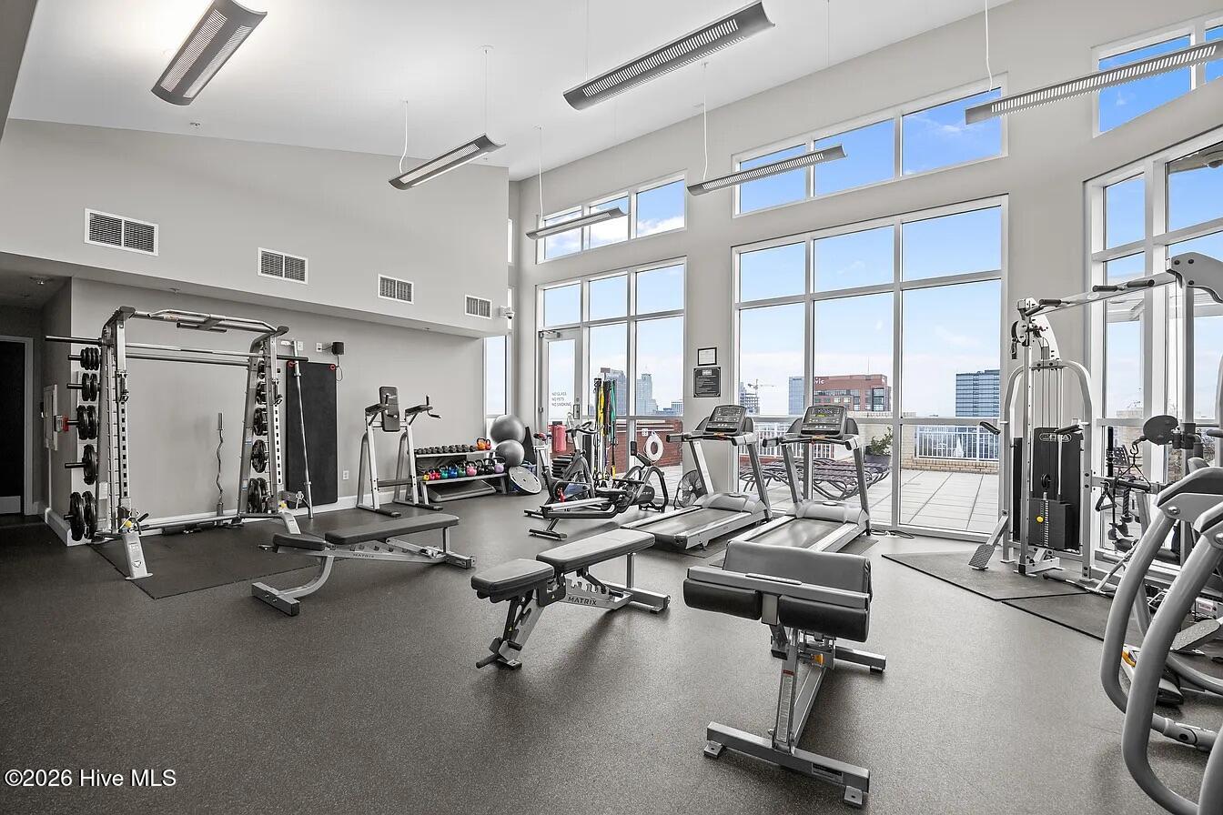 400 W North Street 900