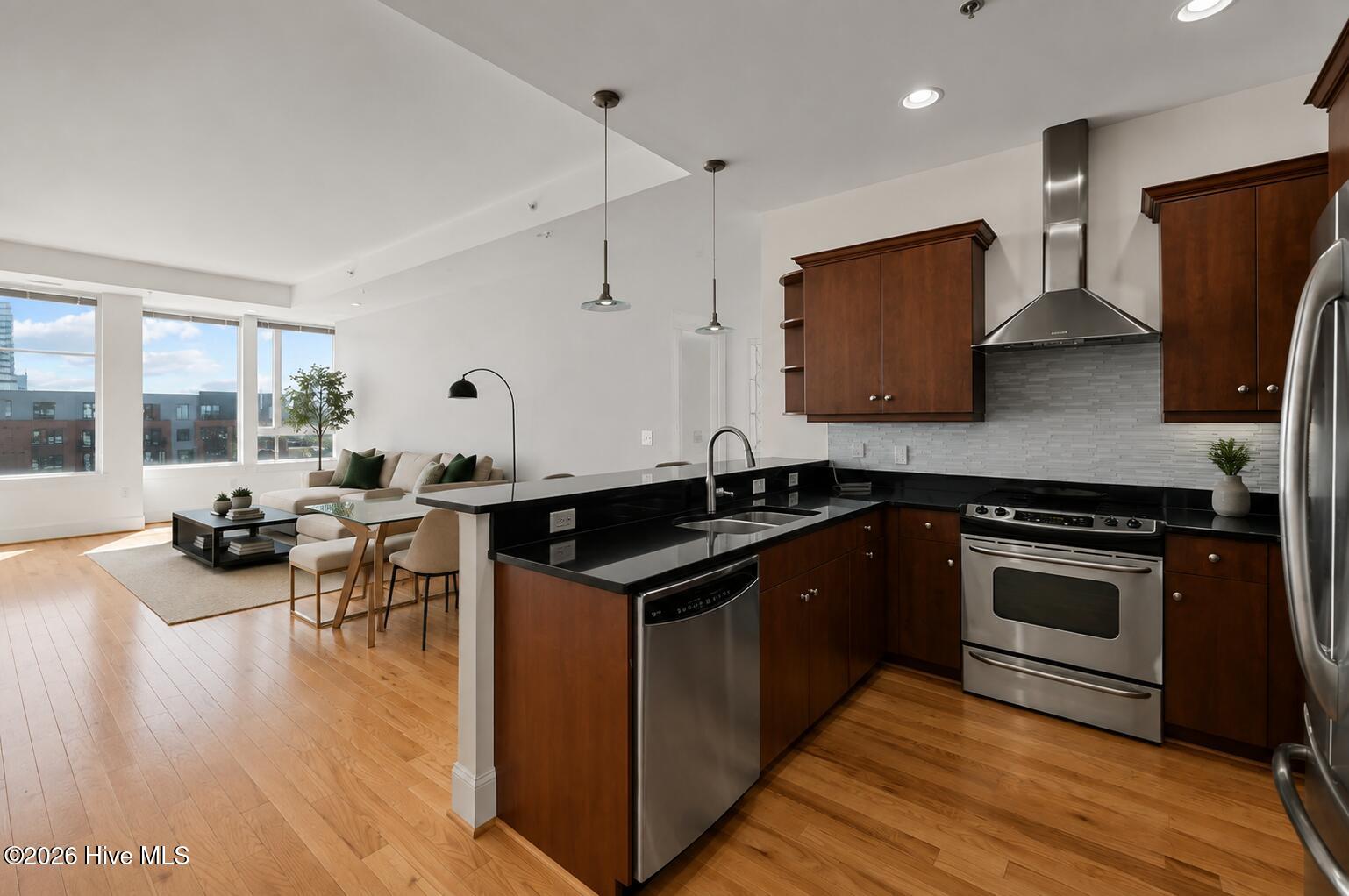 400 W North Street 900