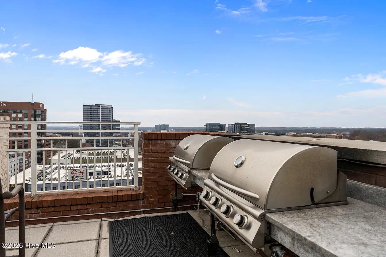 400 W North Street 900