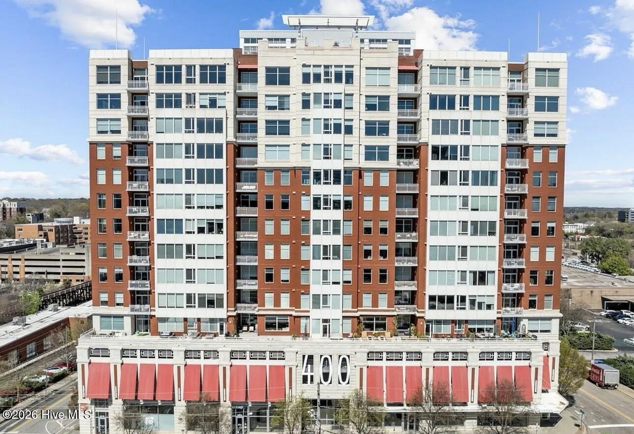 400 W North Street 900