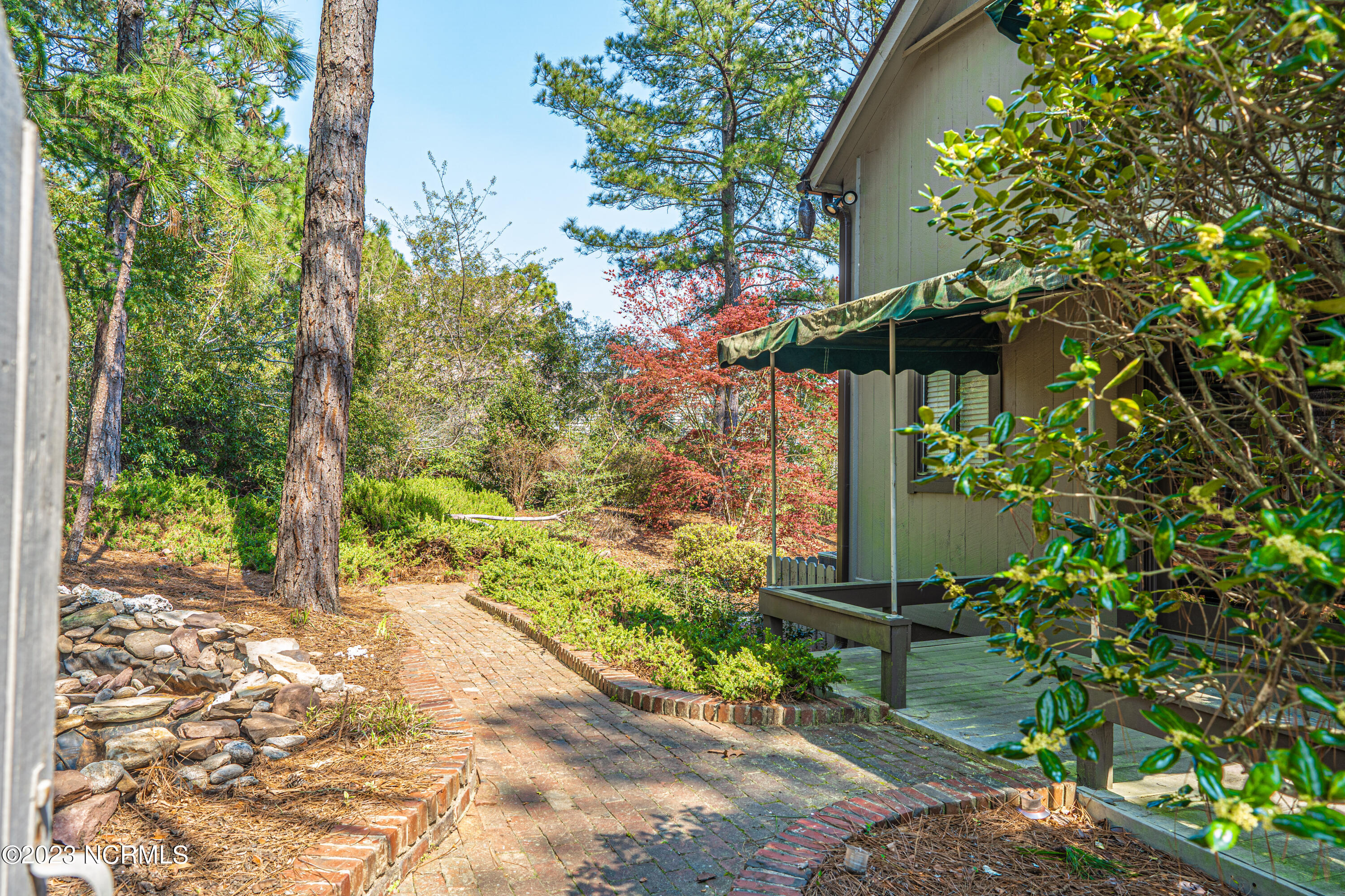 19 Shenecossett Lane