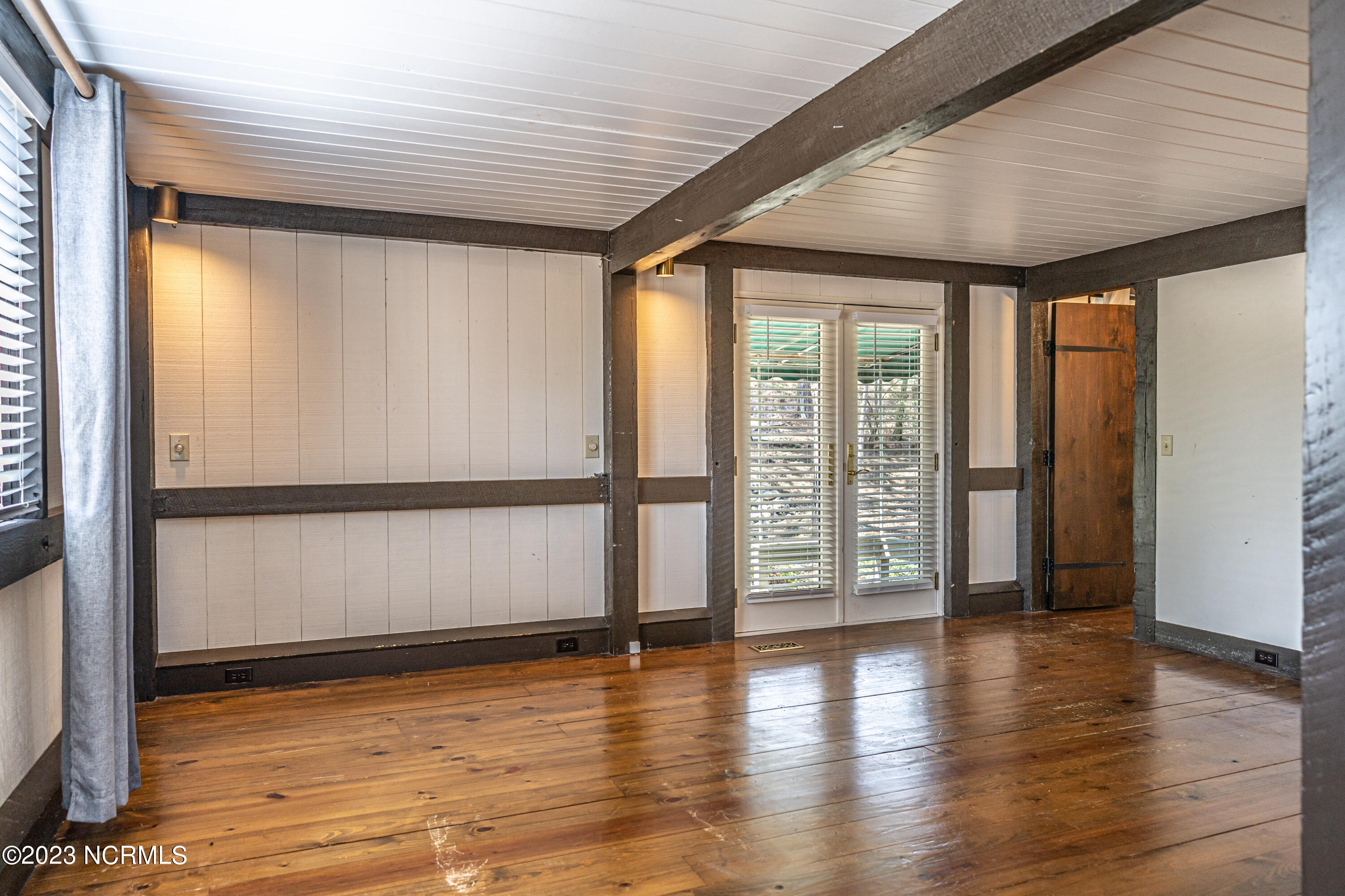 19 Shenecossett Lane