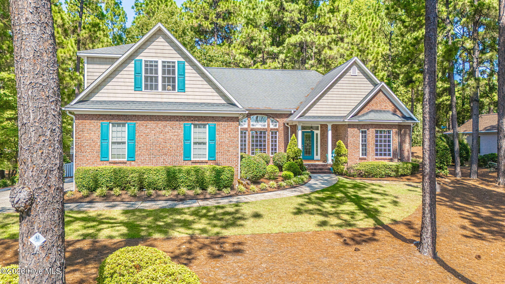 725 Lake Forest Drive SE