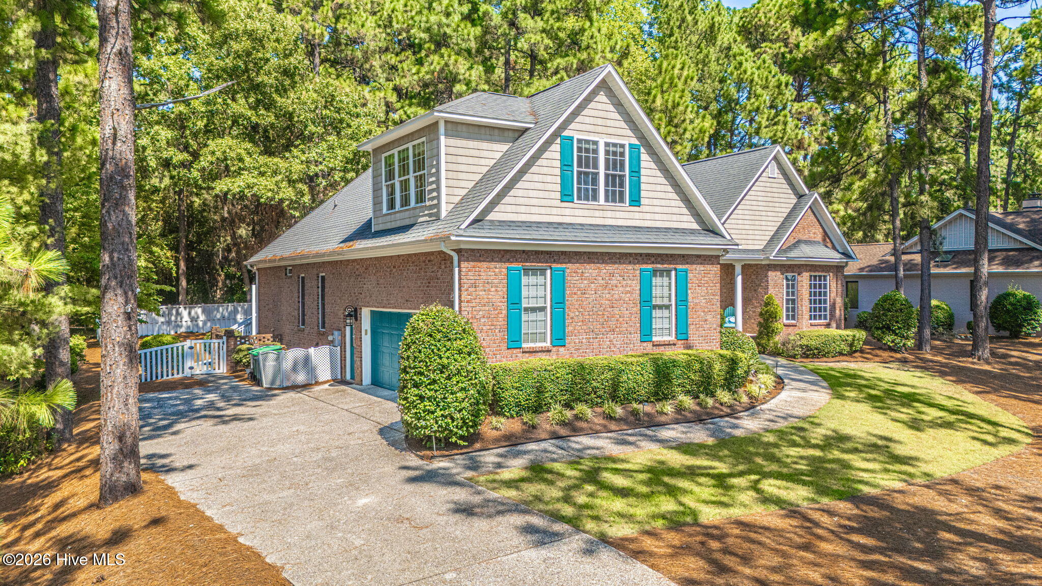 725 Lake Forest Drive SE