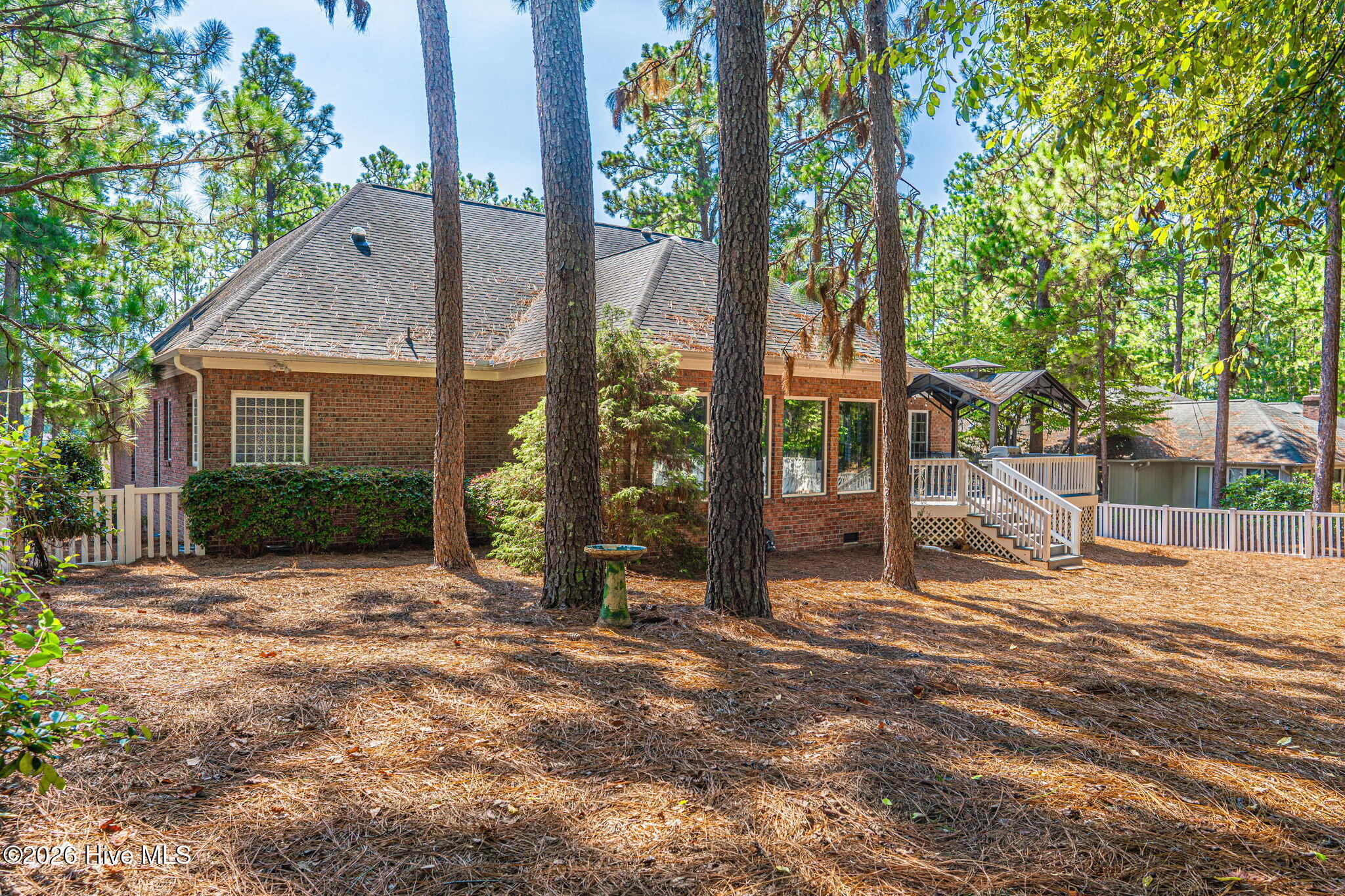 725 Lake Forest Drive SE
