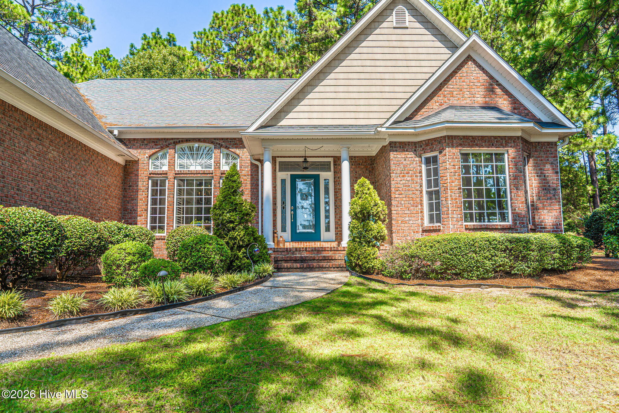 725 Lake Forest Drive SE