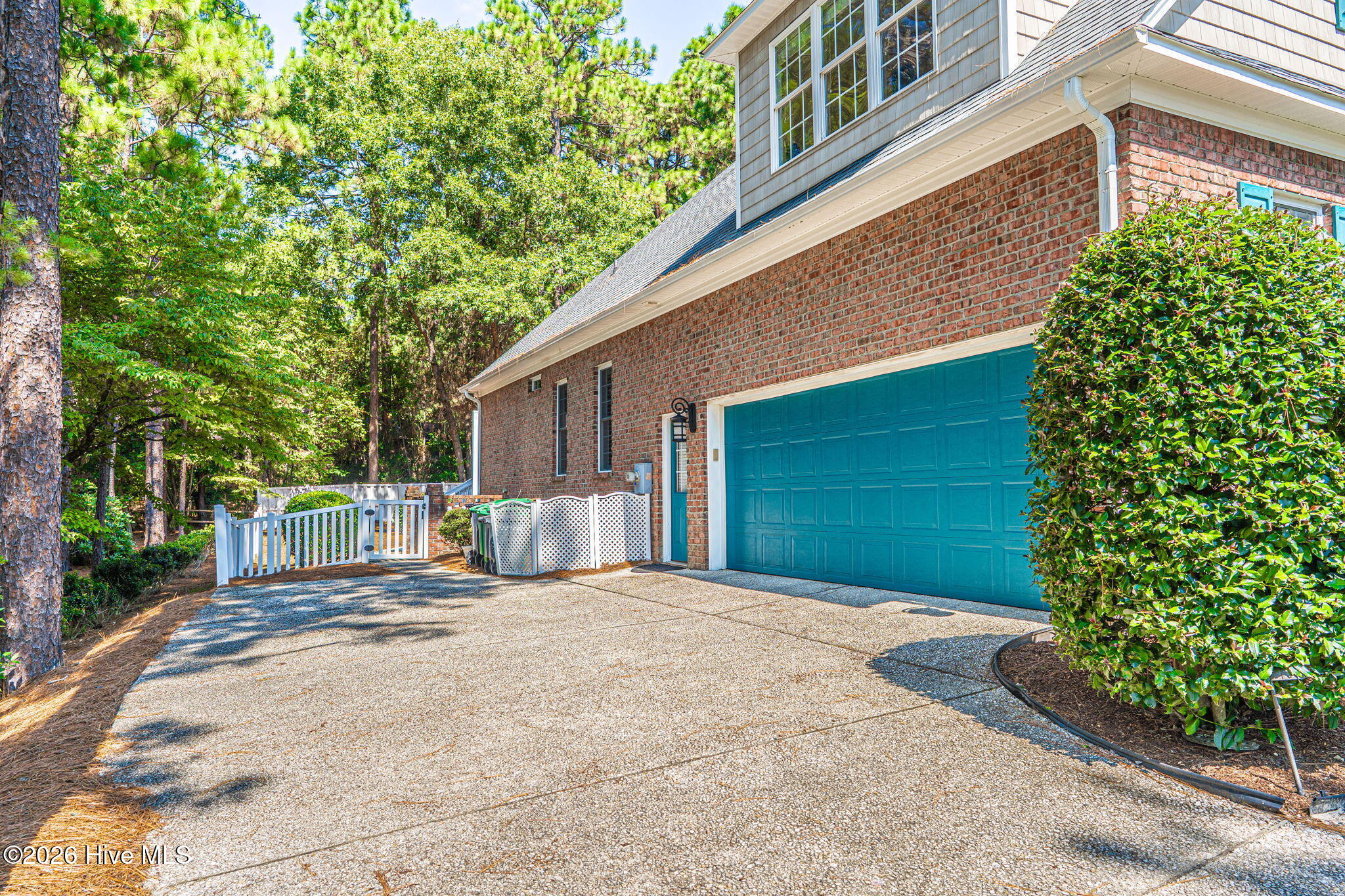 725 Lake Forest Drive SE