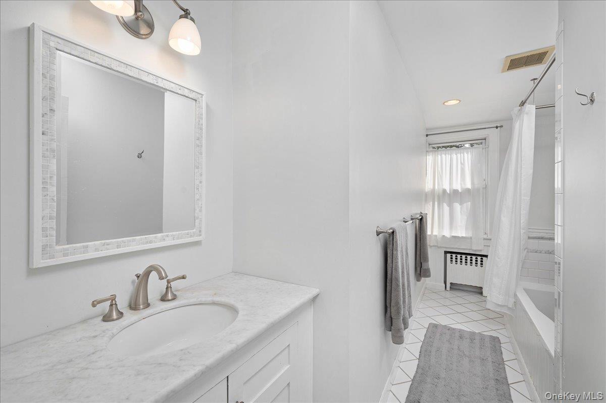 11 Cherry Avenue Unit: 2nd Floor