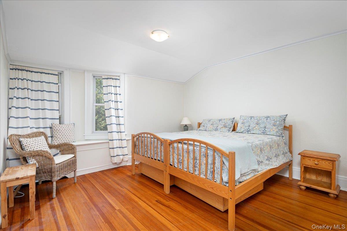 11 Cherry Avenue Unit: 2nd Floor